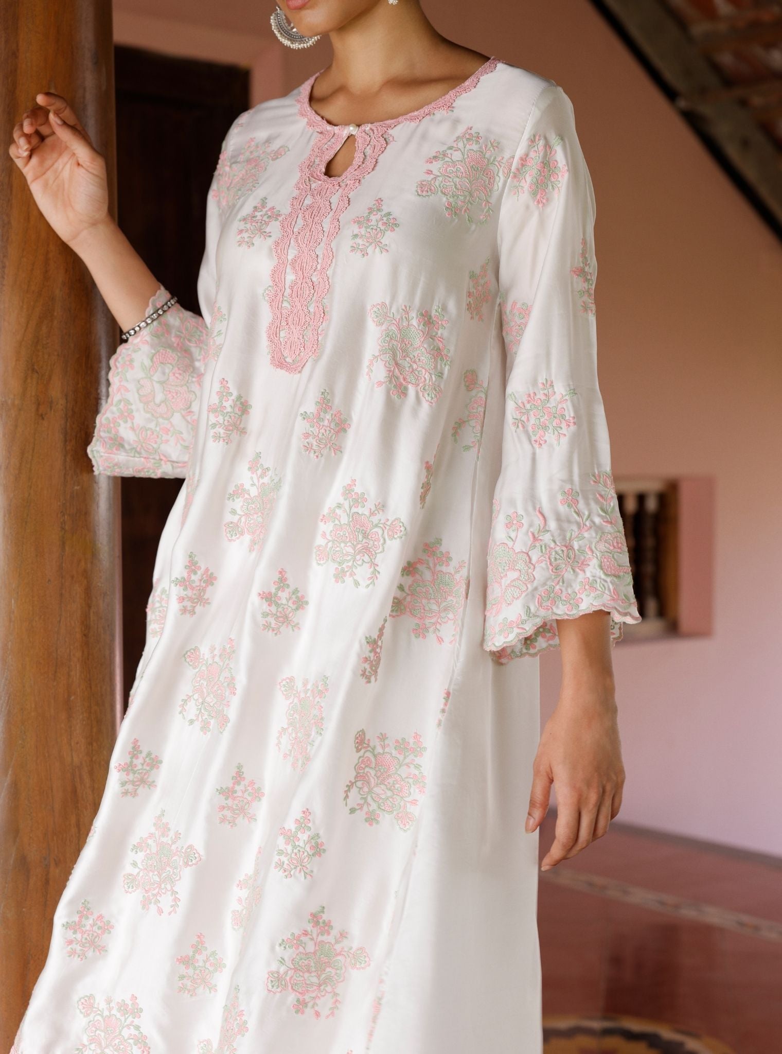 Aari Cupro Satin Off White Kurta Set