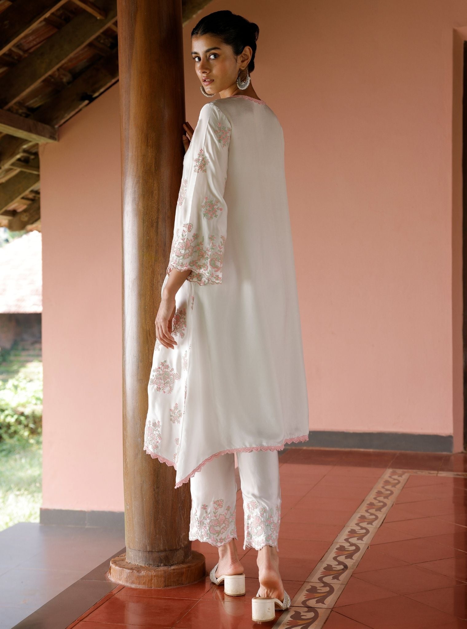 Aari Cupro Satin Off White Kurta Set