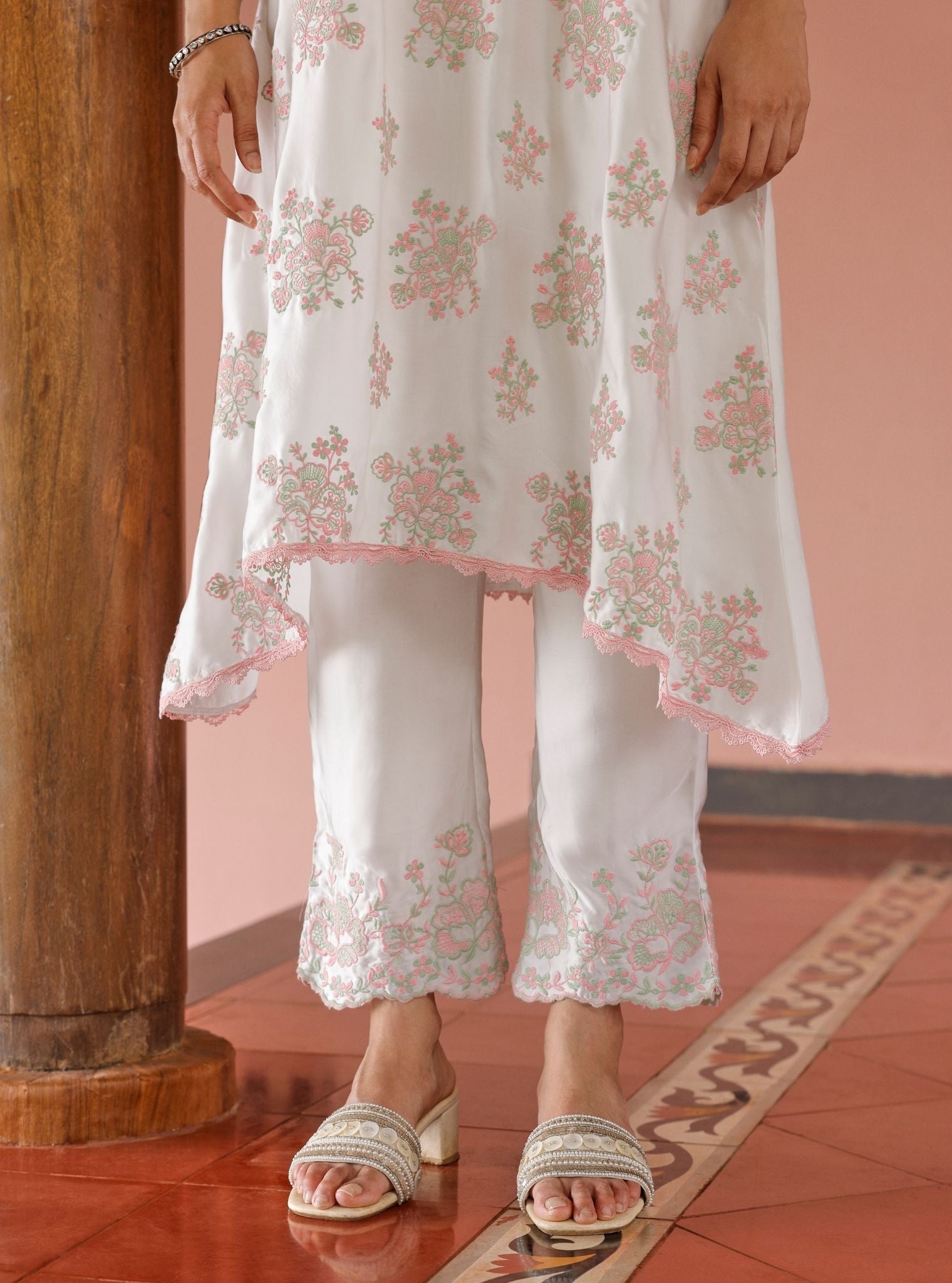 Aari Cupro Satin Off White Kurta Set