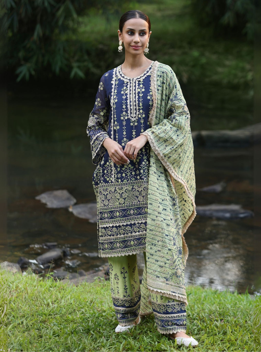 Mulmul Organza Kali Orange Dupatta main image 1