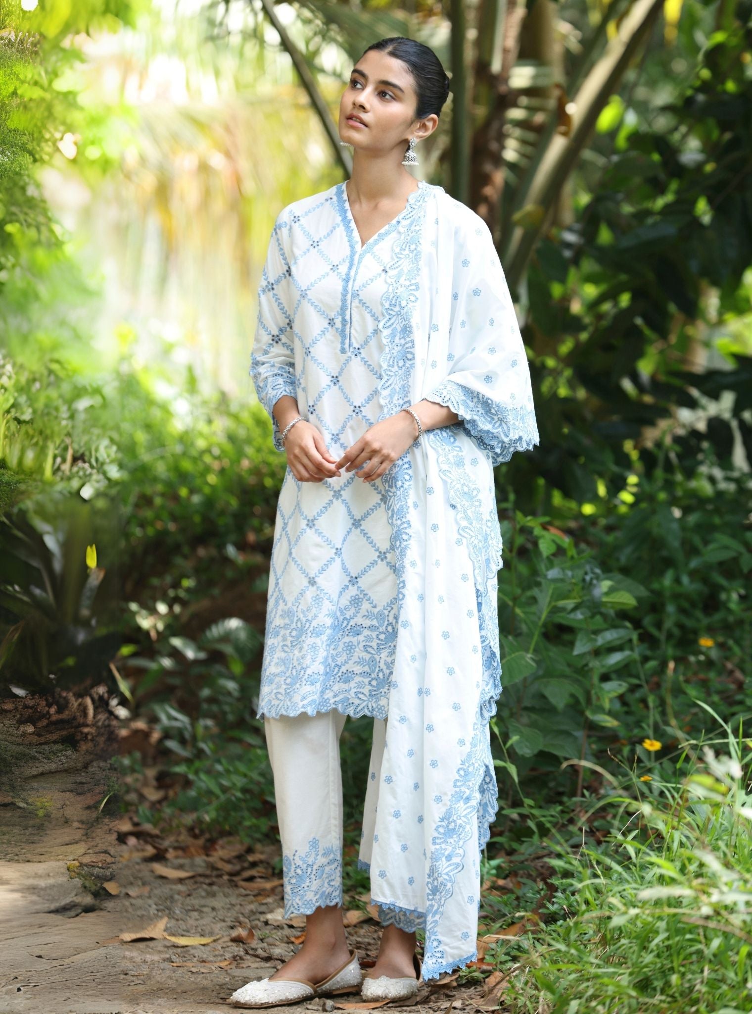 Mulmul Cotton Eesvari White Kurta With Mulmul Cotton Eesvari White Pant