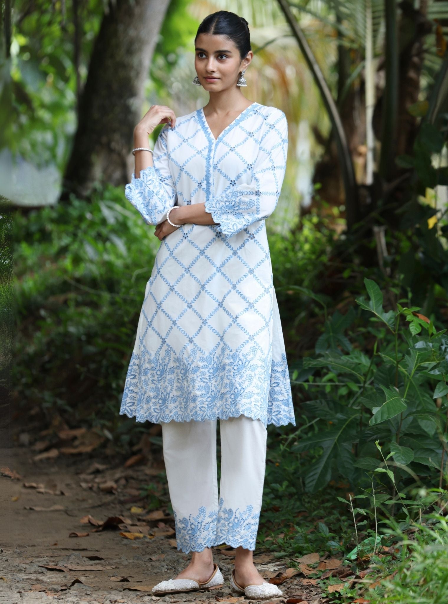 Mulmul Cotton Eesvari White Kurta With Mulmul Cotton Eesvari White Pant