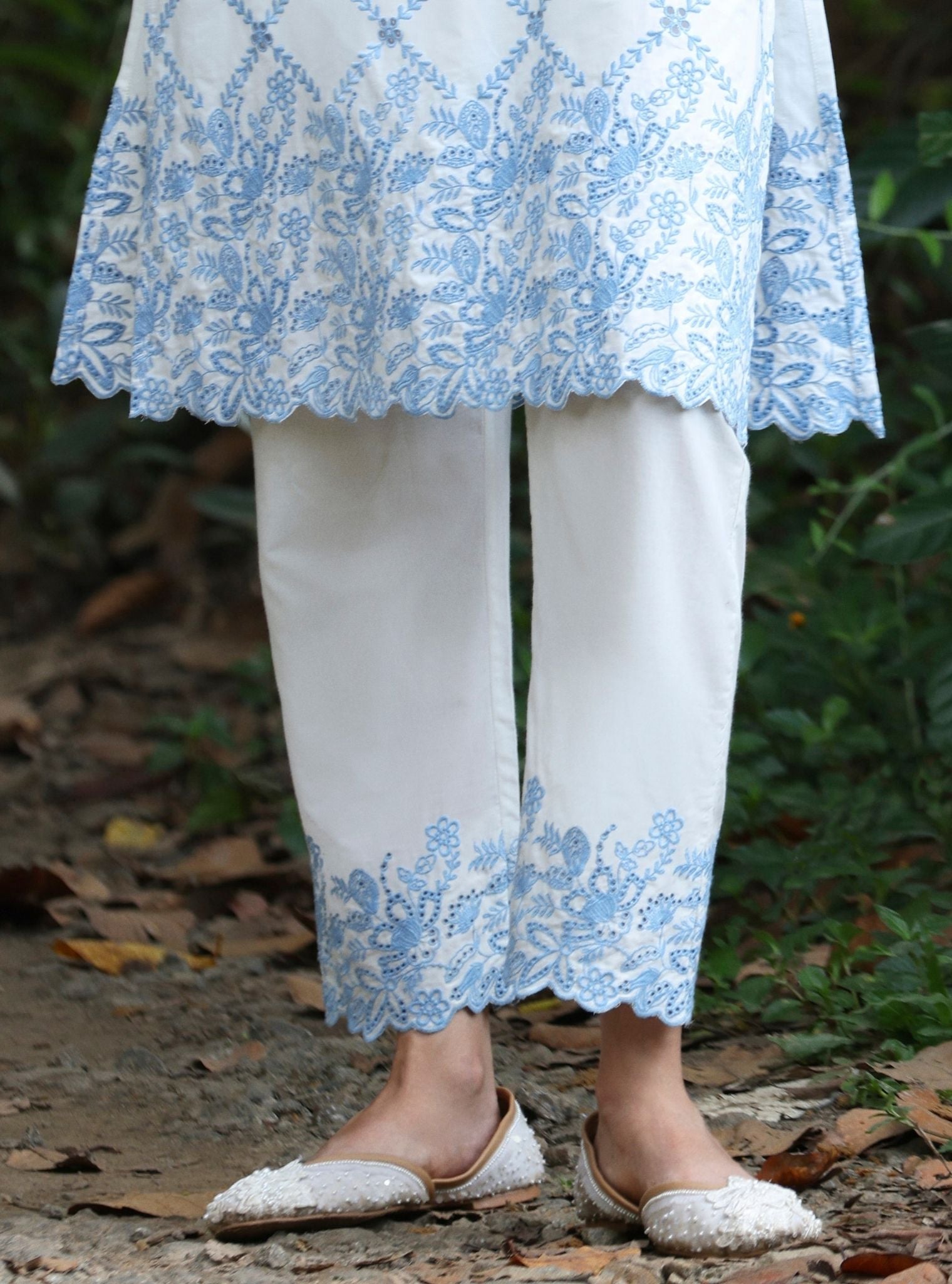 Mulmul Cotton Eesvari Stark White Kurta With Mulmul Cotton Eesvari Stark White Pant