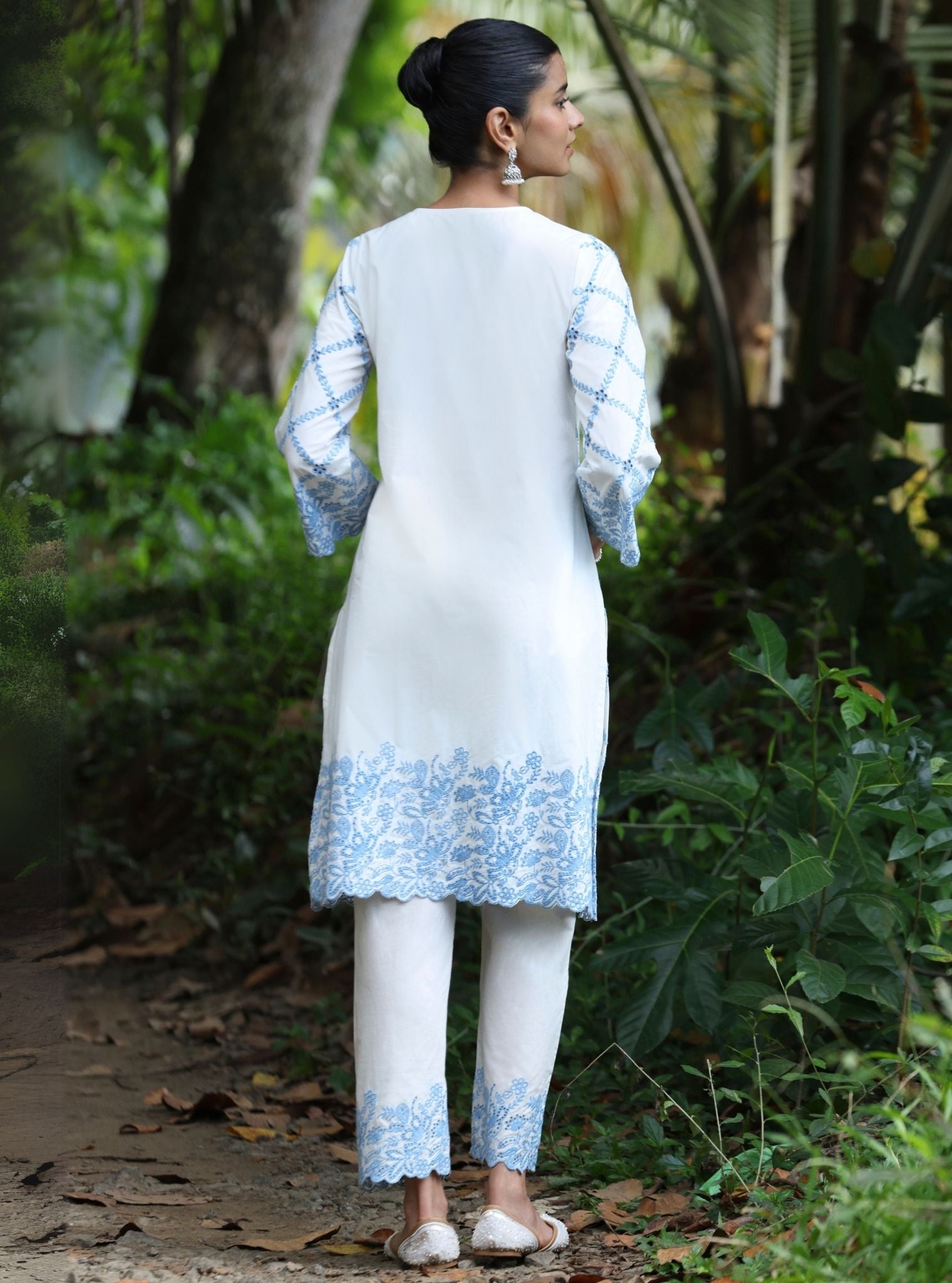 Mulmul Cotton Eesvari White Kurta With Mulmul Cotton Eesvari White Pant