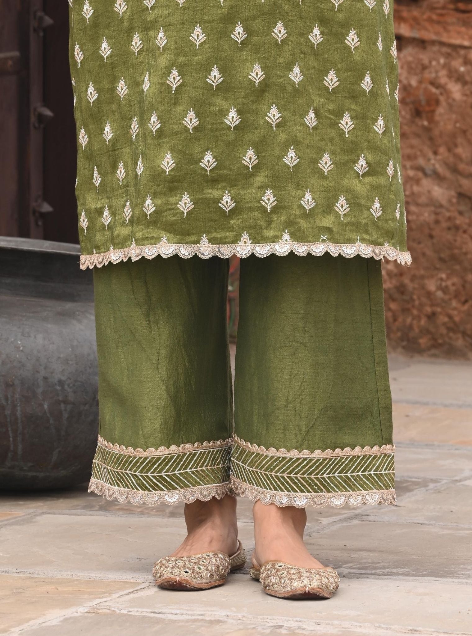 Mulmul Luxe Tissue Satin Dholna Moss Green Kurta with Mulmul Luxe Tissue Satin Dholna Moss Green Pant