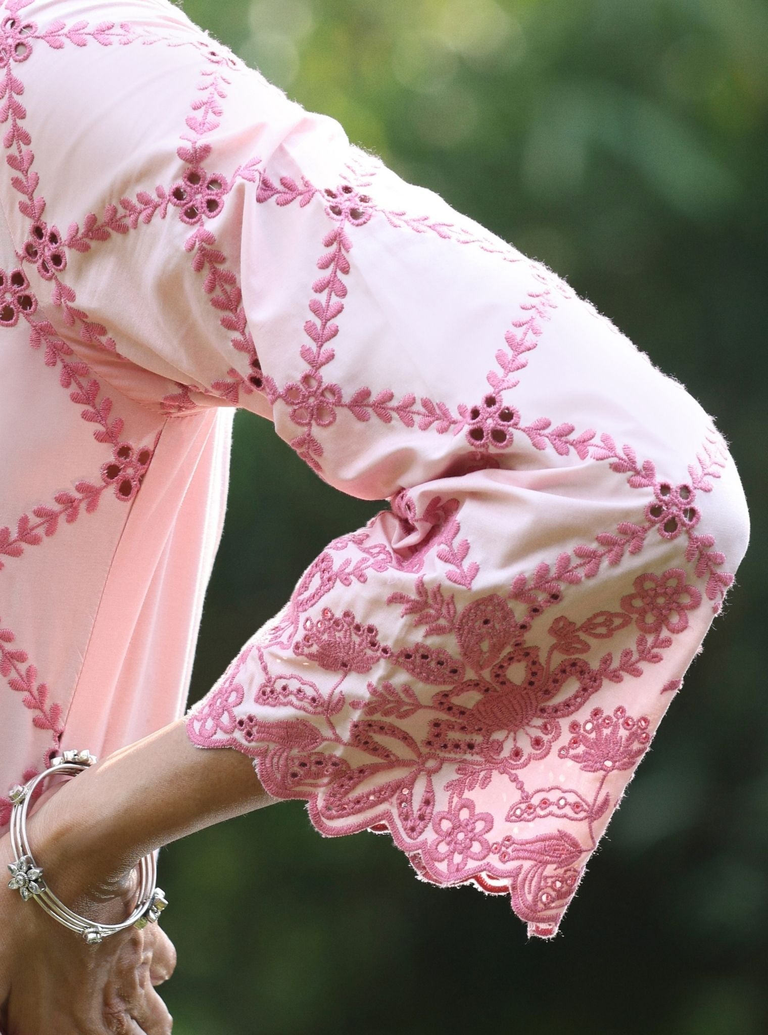 Mulmul Cotton Eesvari Light Pink Kurta With Mulmul Cotton Eesvari Light Pink Pant