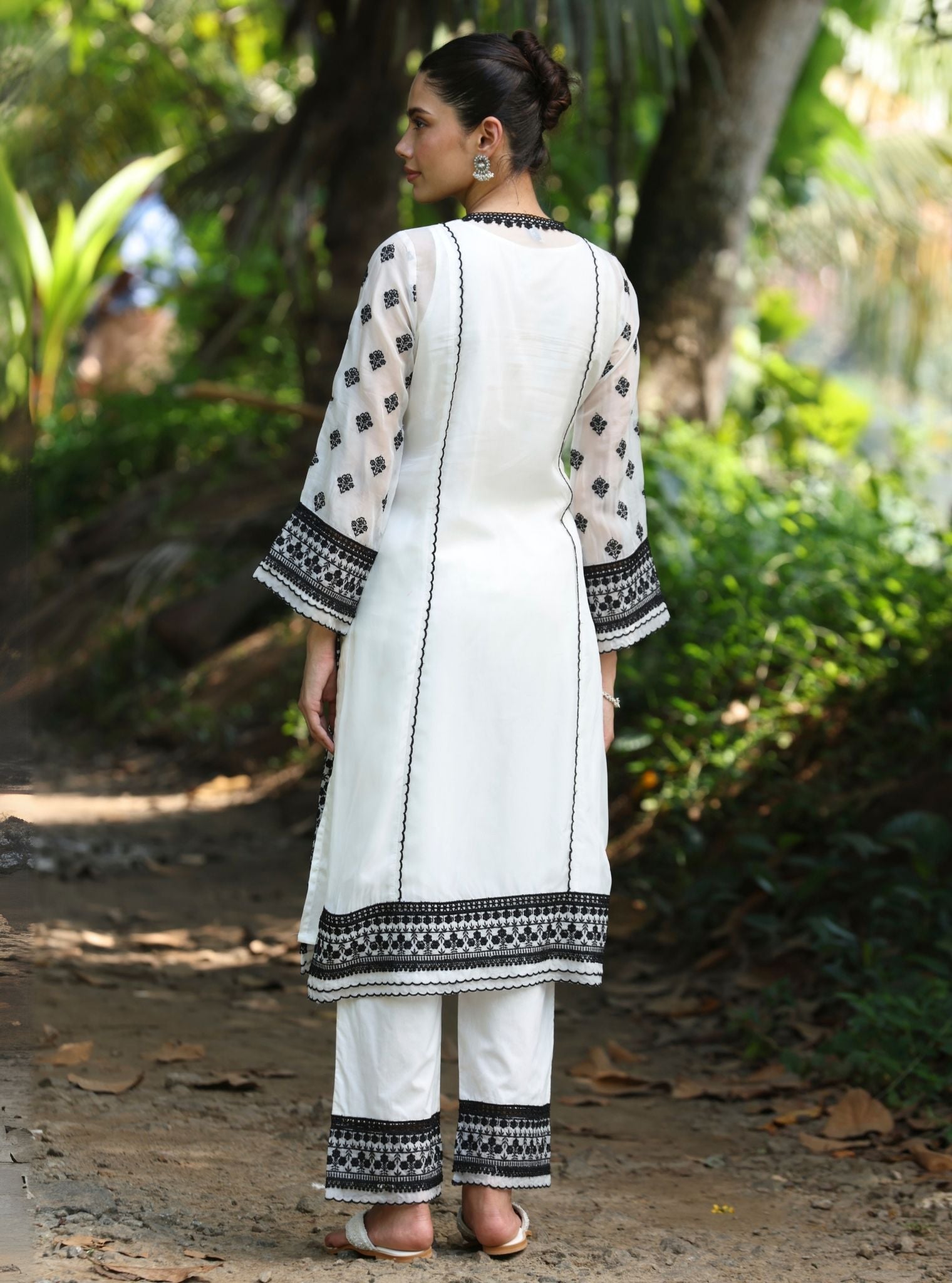 Mulmul Organza Kari White Kurta With Mulmul Cotton Kari White Pant