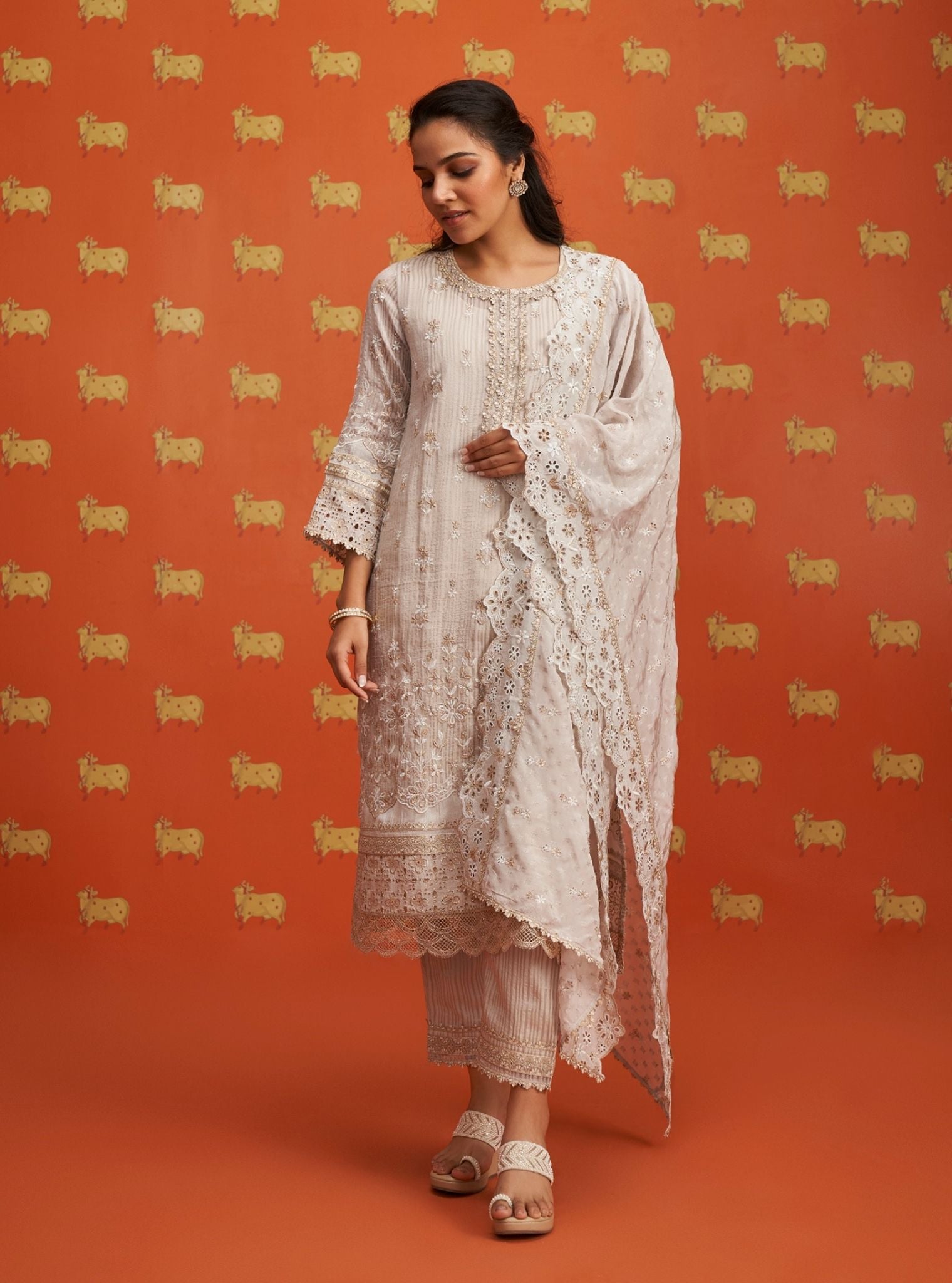 Mulmul Banarsi Idaya Off White Kurta With Mulmul Banarsi Idaya Off White Pant