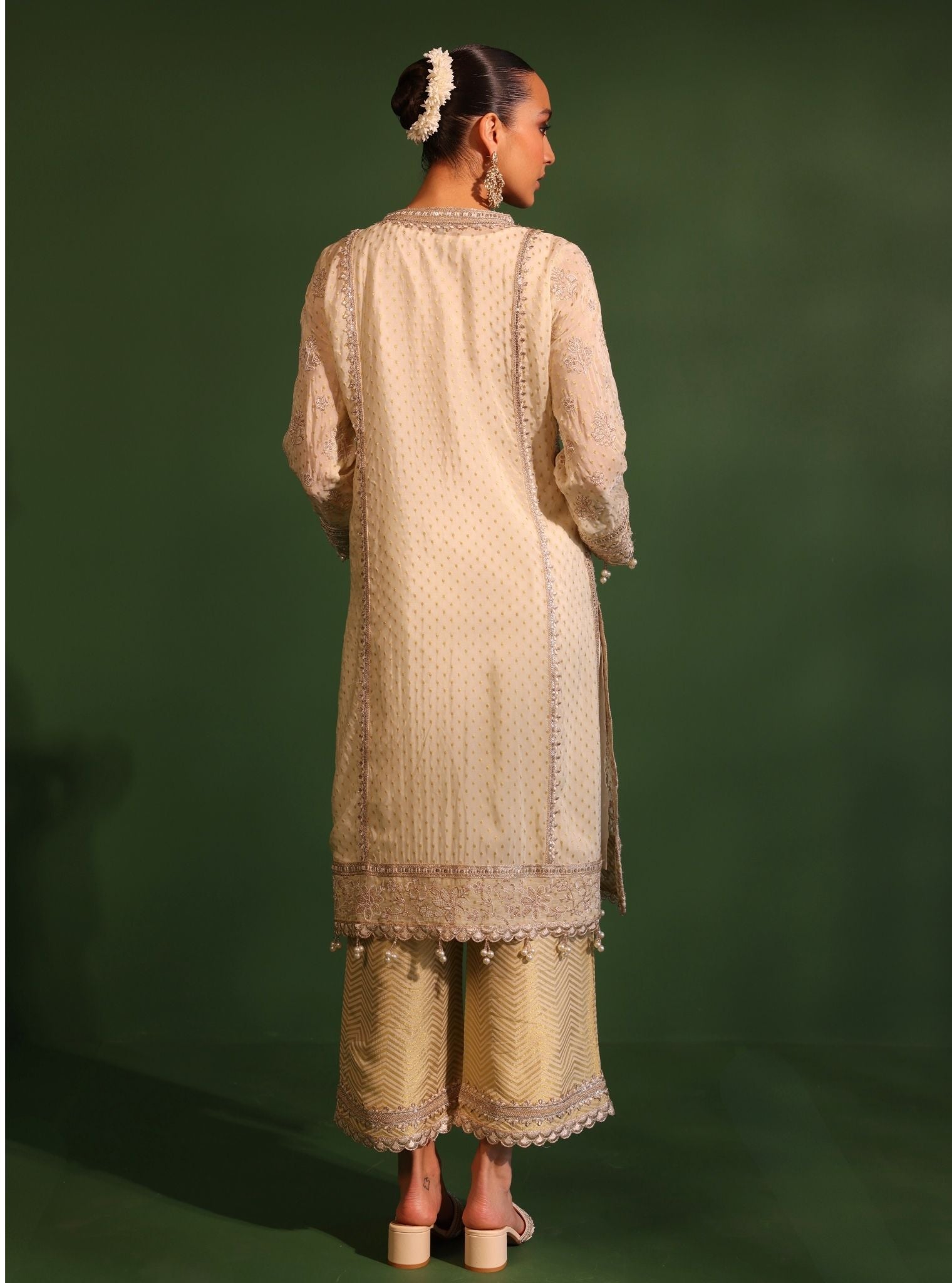 Mulmul Banarsi Dhol Off White Kurta With Mulmul Banarsi Dhol Off White Pant