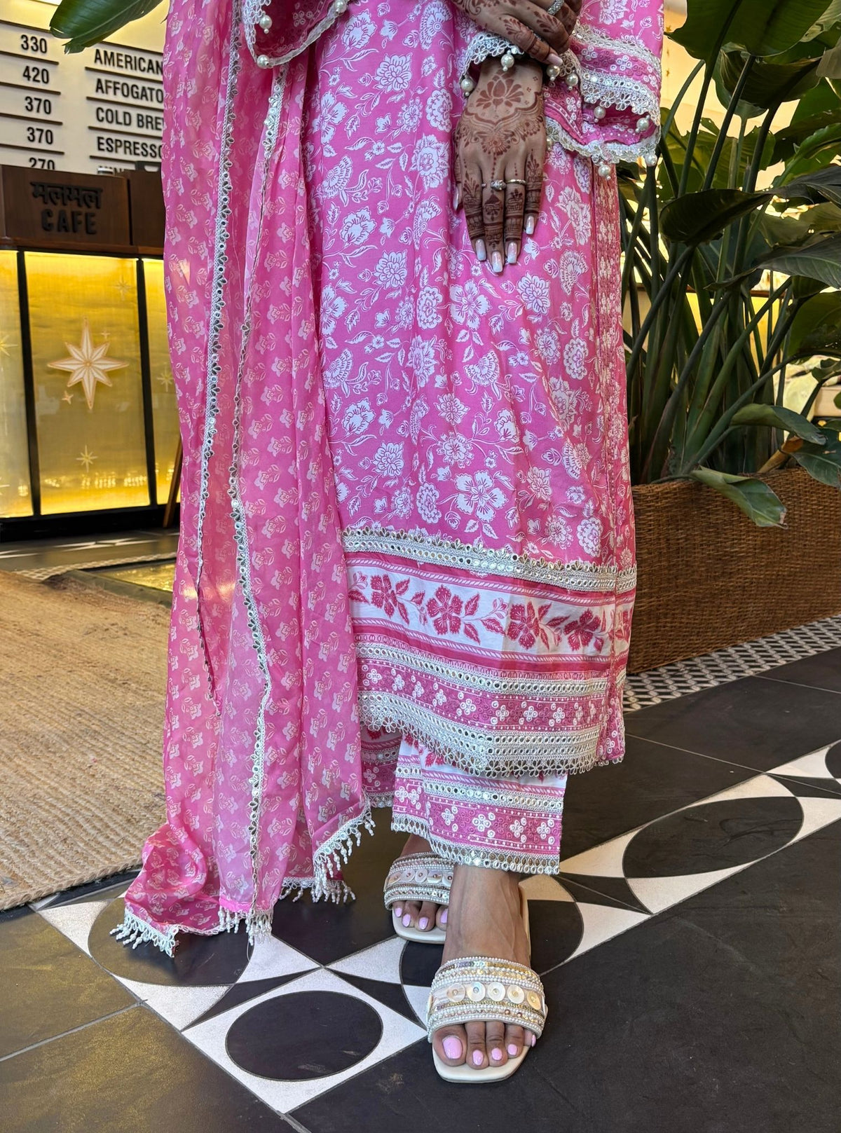 Ura Lawn Printed Pink Kurta Set