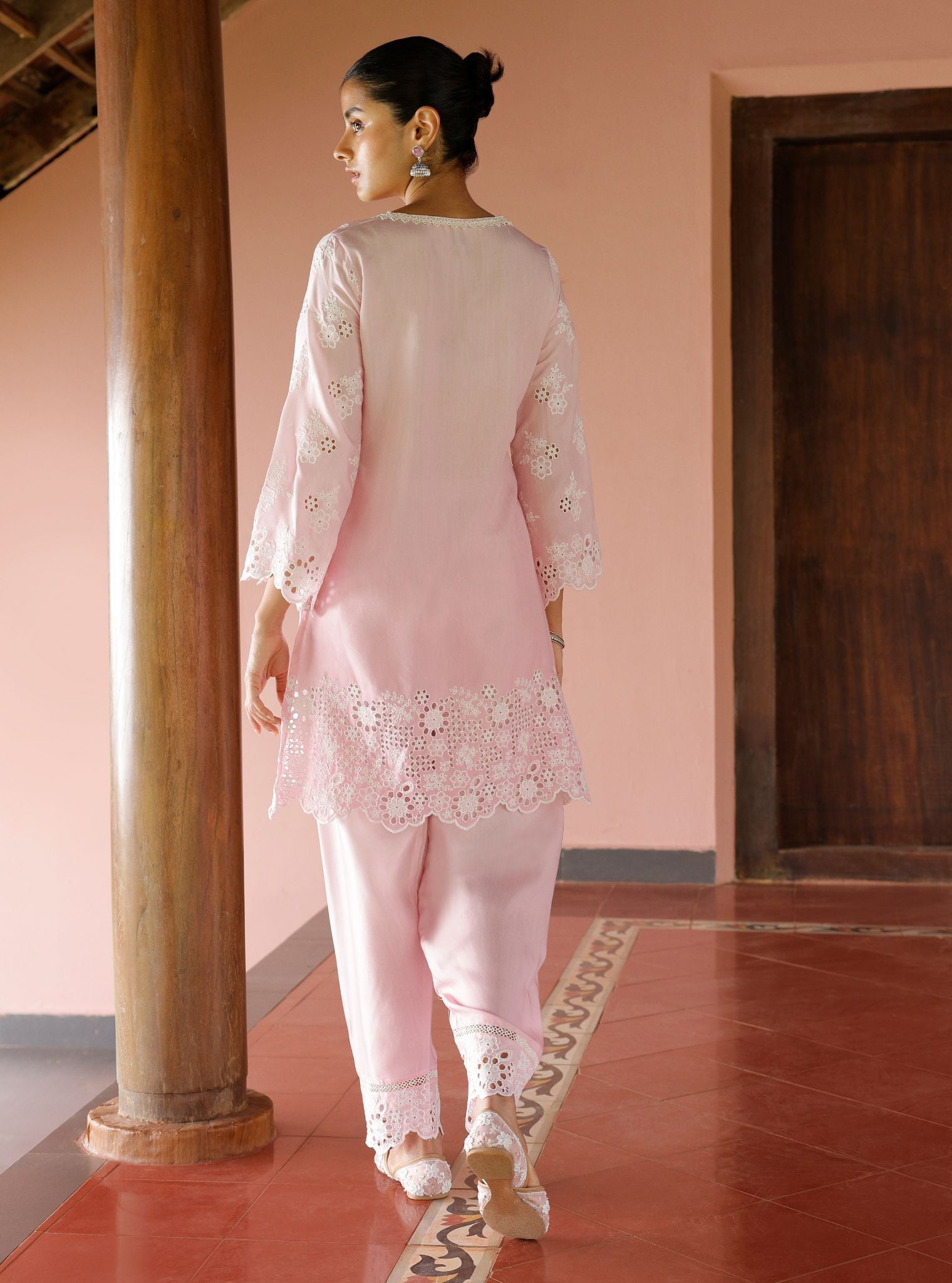 Mulmul Ombre Lawn Jaithra Pink Kurta With Mulmul Ombre Lawn Jaithra Pink Pant