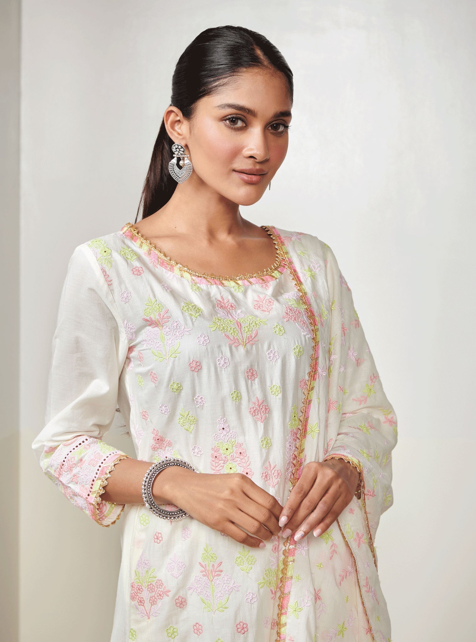 Mulmul Cotton Zahava Off White/Lilac Kurta With Zahava Off White/Lilac Pant