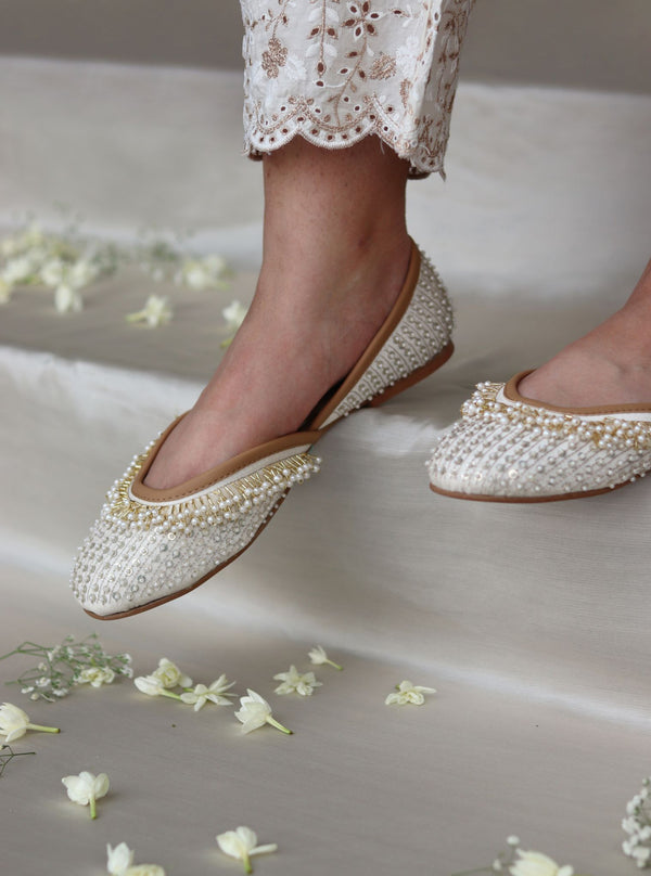 Haniya Off White Vegan Jutti