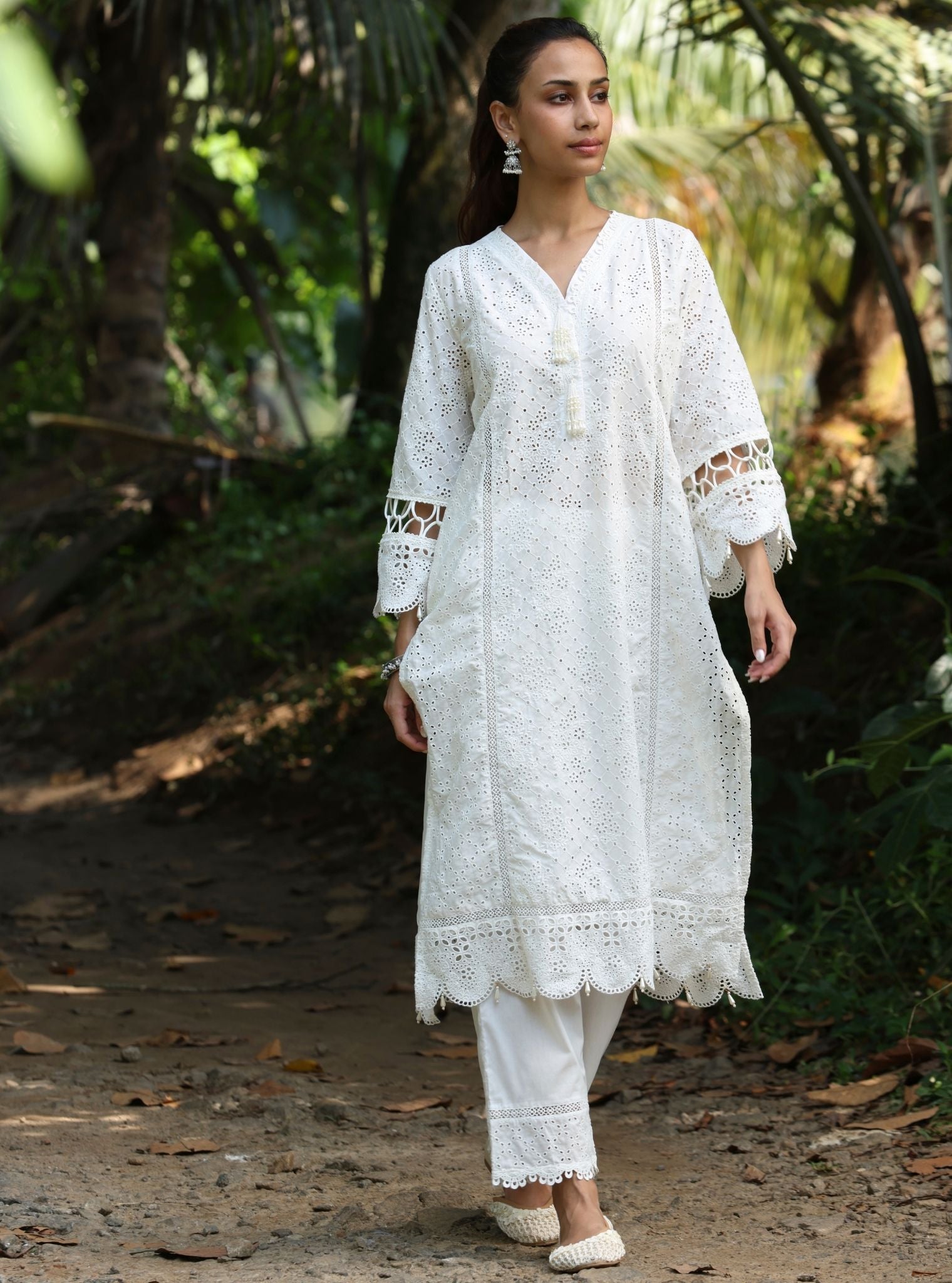 Mulmul Cotton Aaira White Kurta With Mulmul Cotton Aaira White Pant