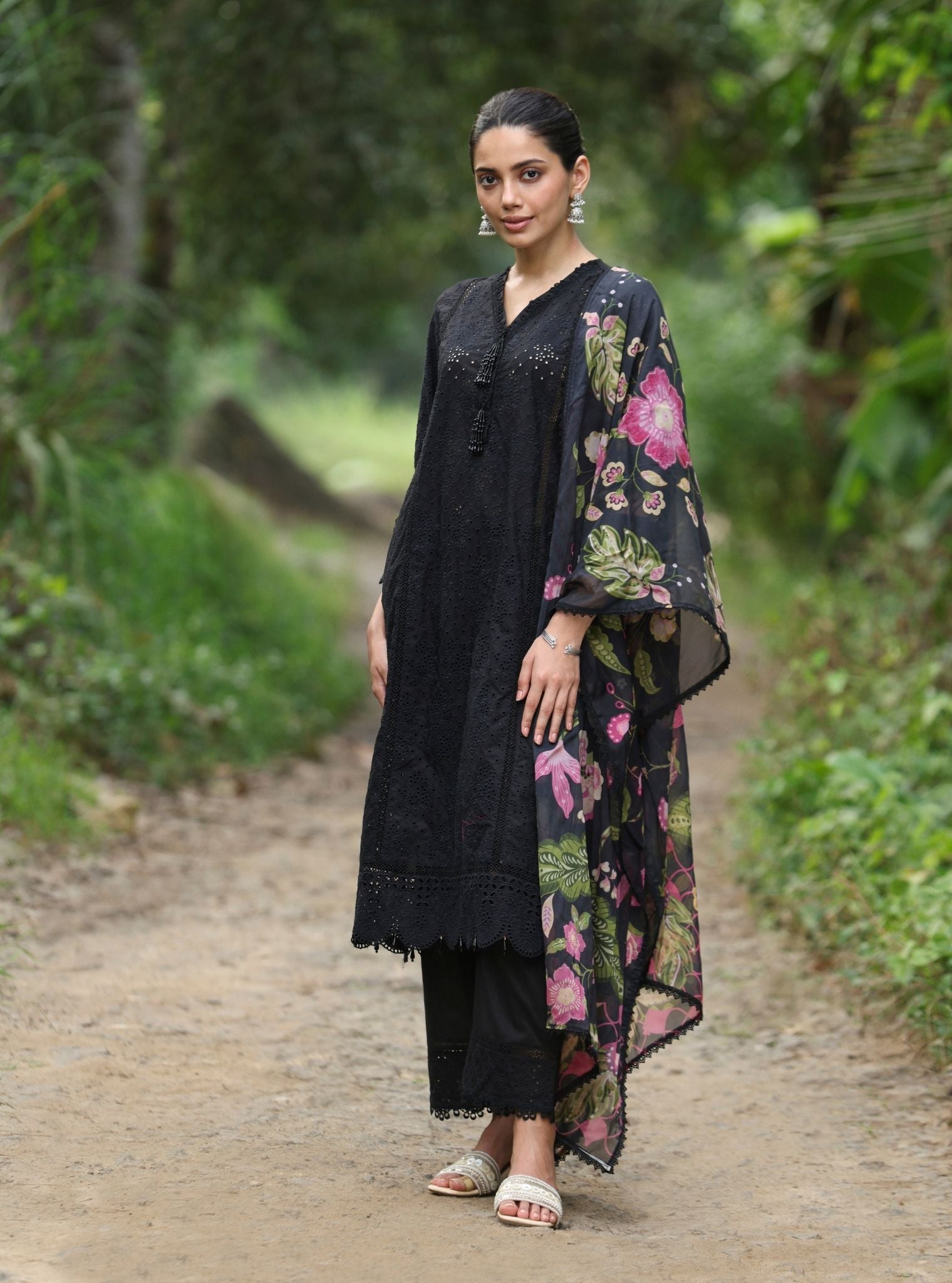 Mulmul Cotton Aaira Black Kurta With Mulmul Cotton Aaira Black Pant