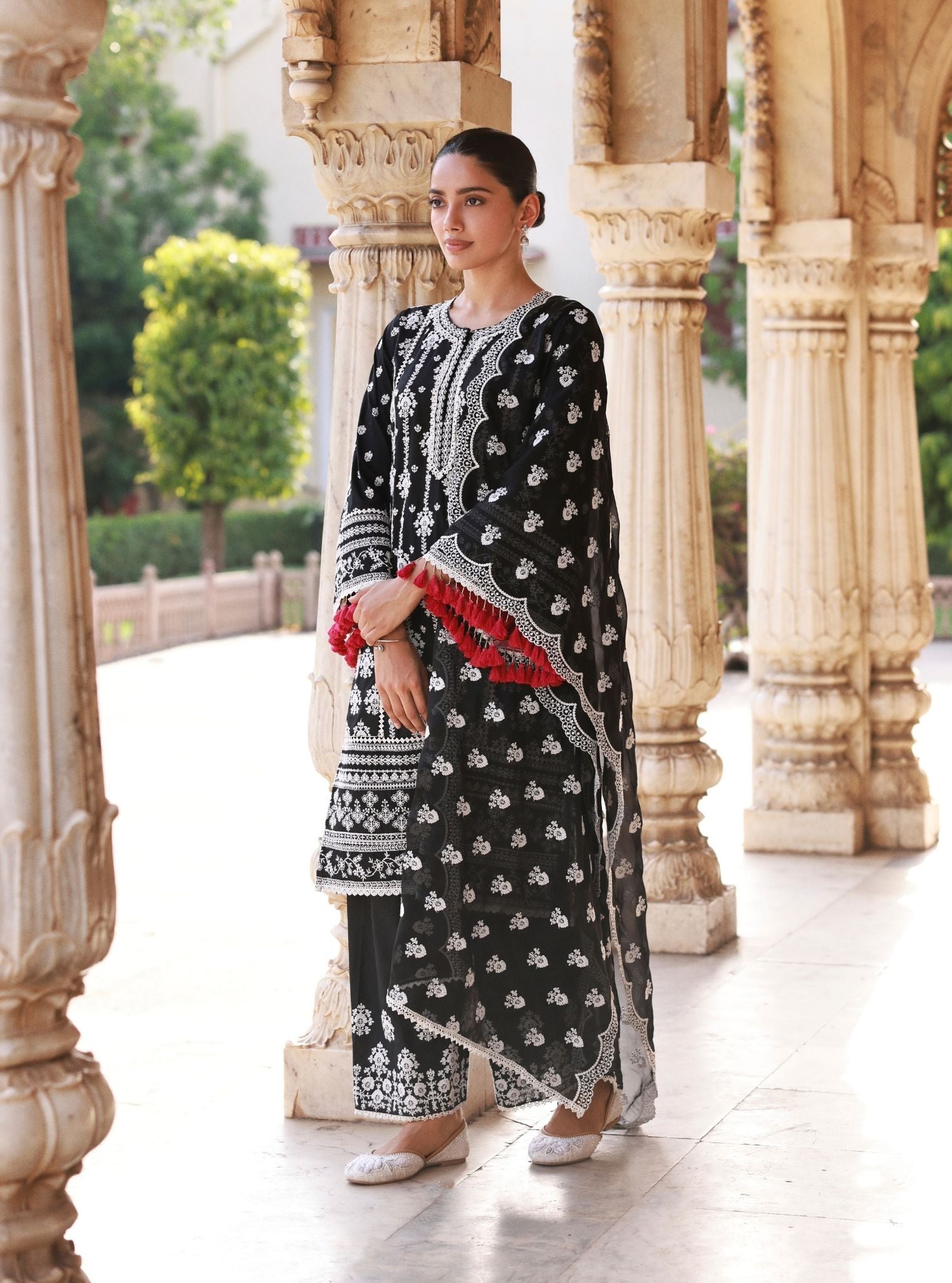 Mulmul Cotton Lomeya Black Dupatta