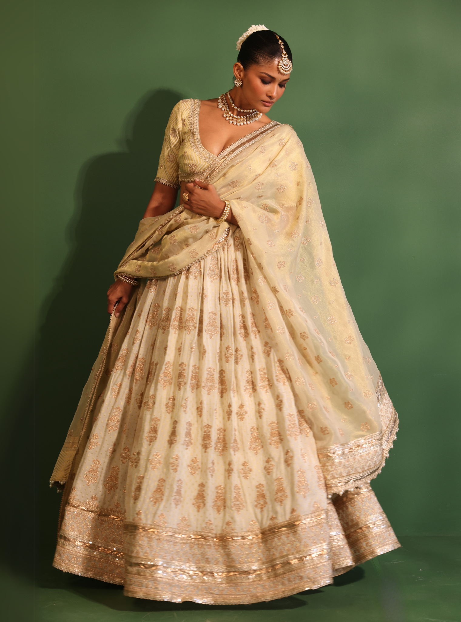 Mulmul Banarsi Rang Off White Lehenga