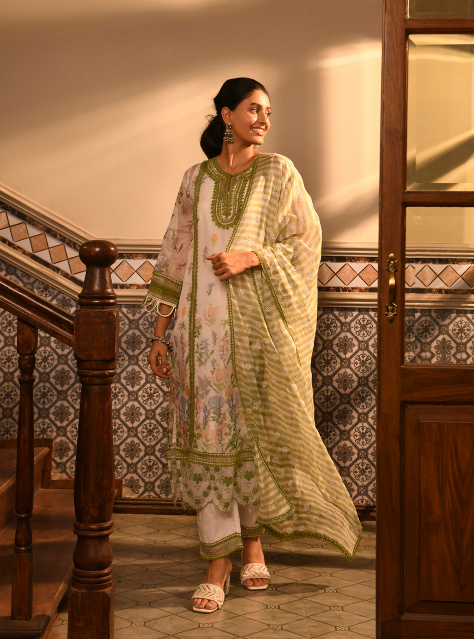 Mulmul Organza Neda White Printed Kurta With Mulmul Cotton Neda White Pant