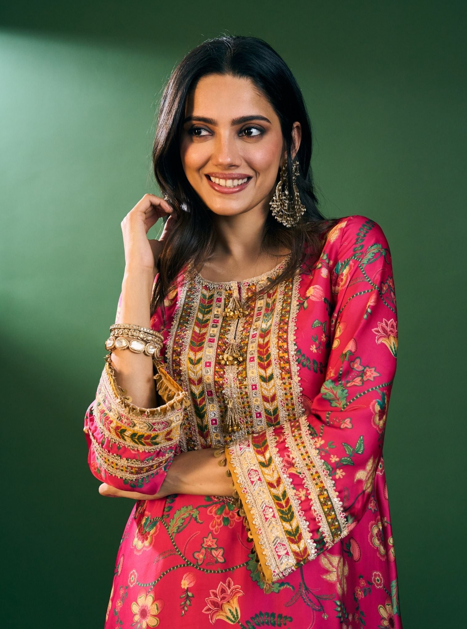 Sahi Cupro Satin Printed Fuschia Kurta Set
