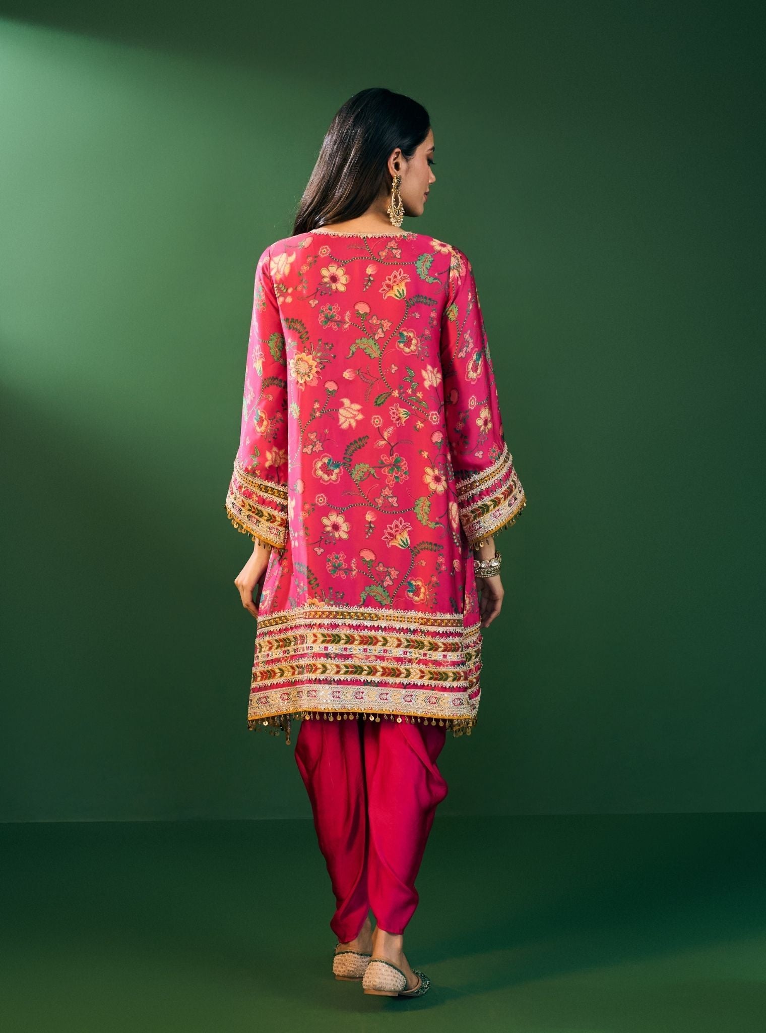 Sahi Cupro Satin Printed Fuschia Kurta Set