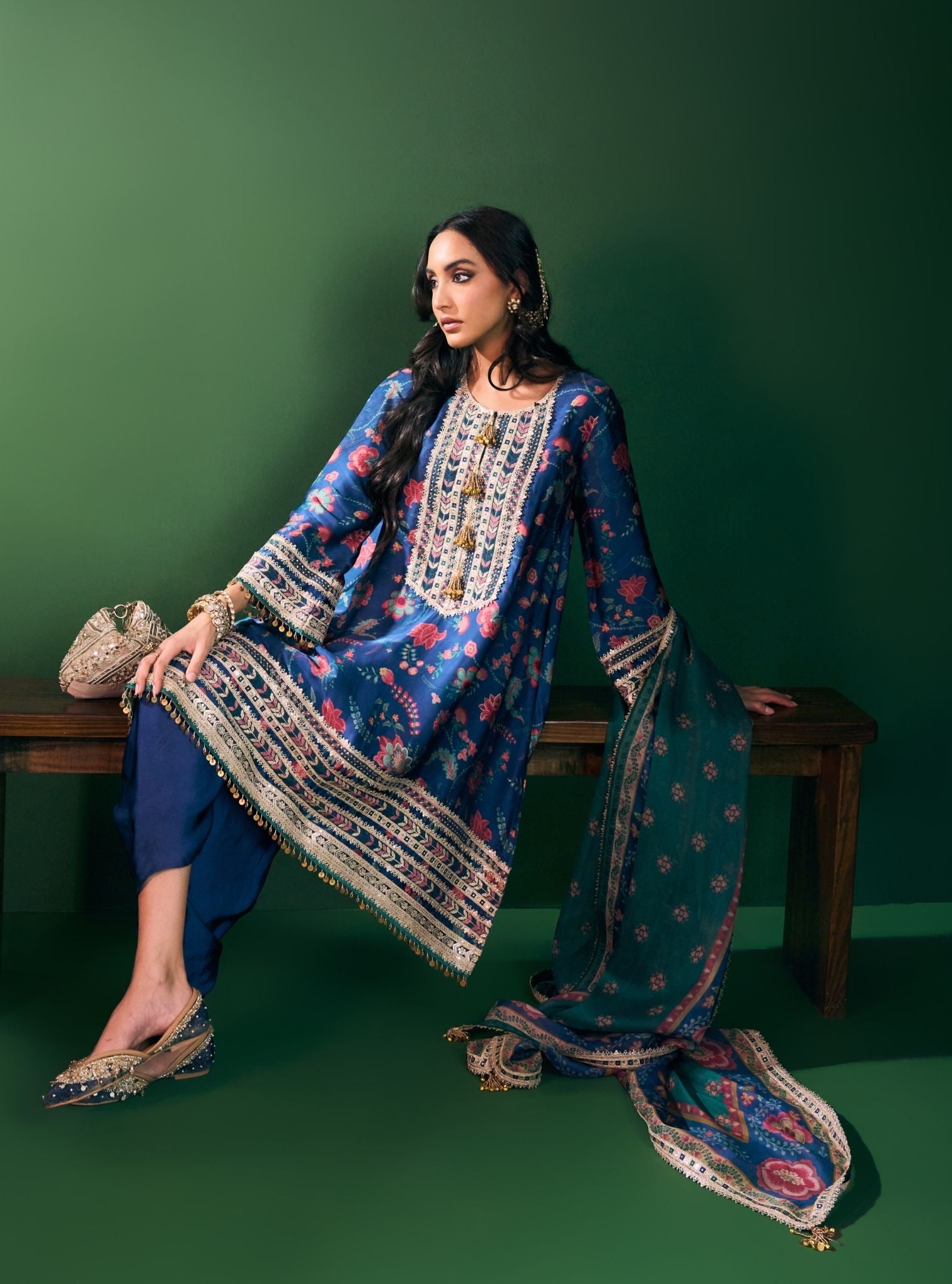 Sahi Cupro Satin Printed Navy Kurta Set