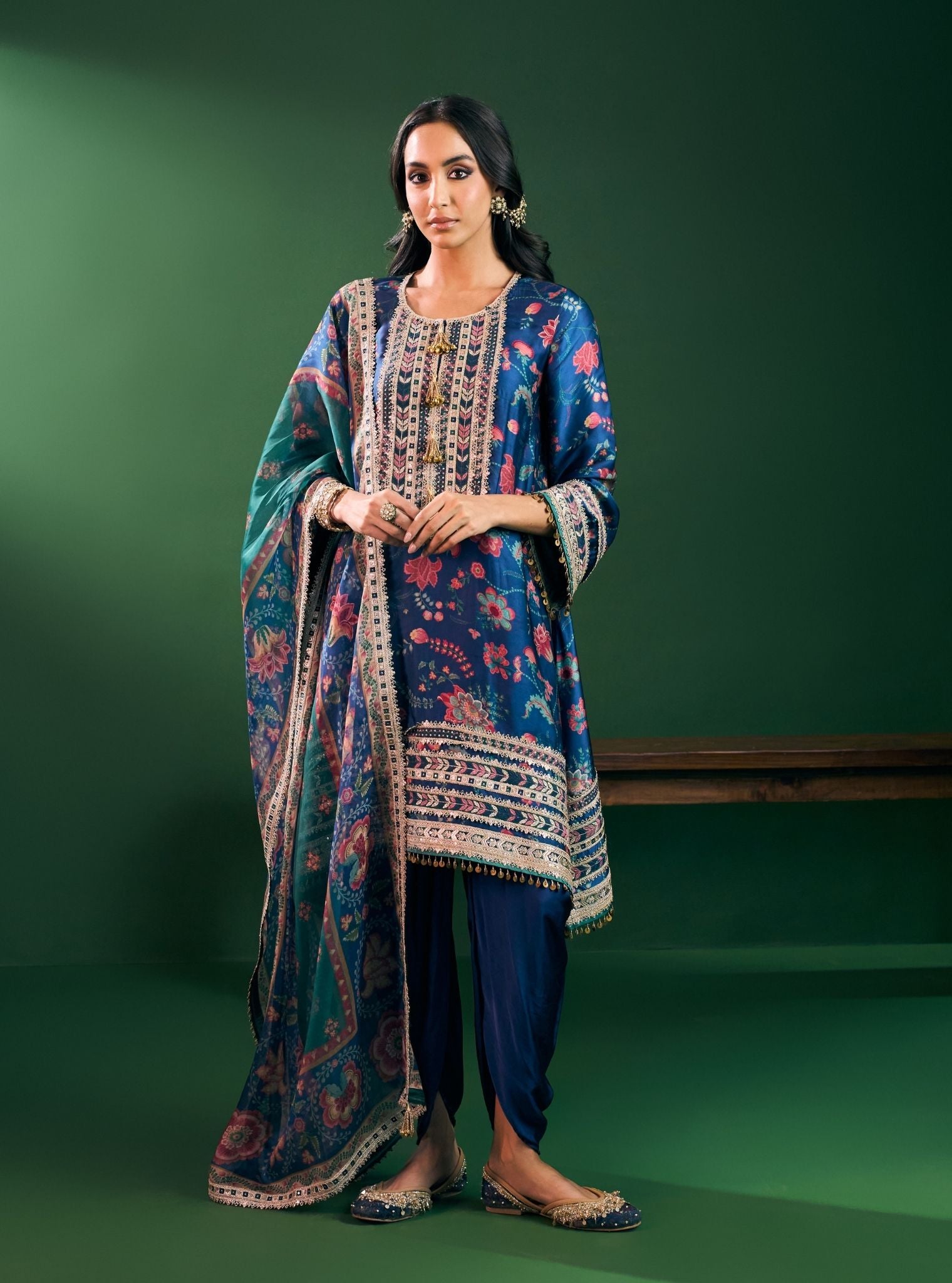 Sahi Cupro Satin Printed Navy Kurta Set
