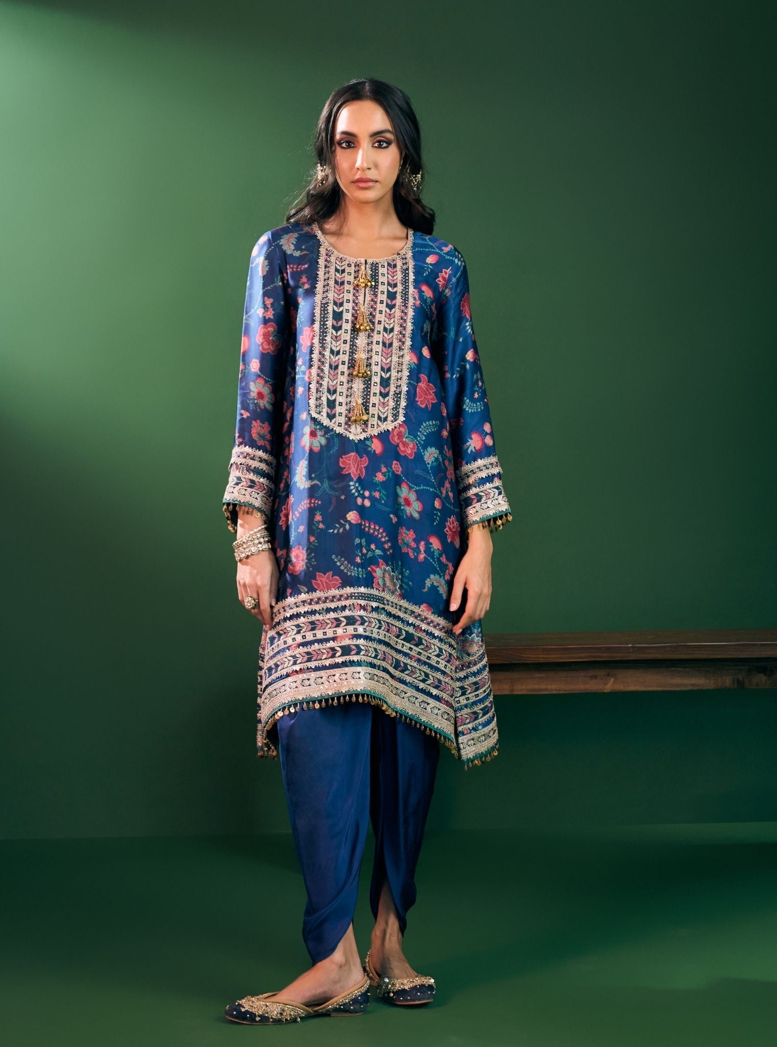 Sahi Cupro Satin Printed Navy Kurta Set