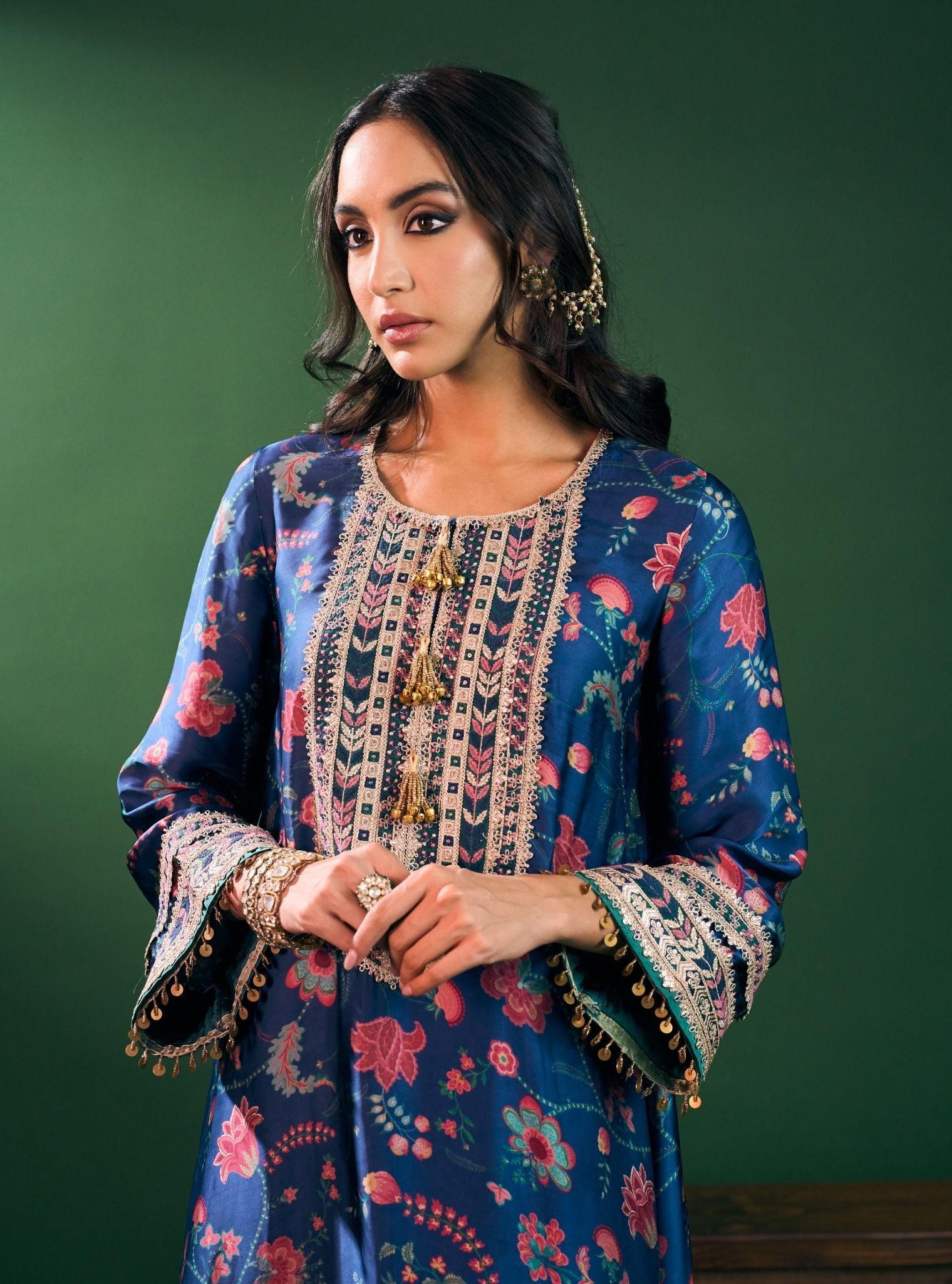 Sahi Cupro Satin Printed Navy Kurta Set