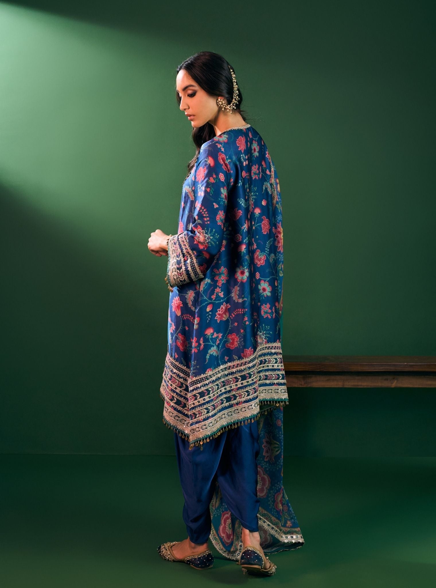 Sahi Cupro Satin Printed Navy Kurta Set