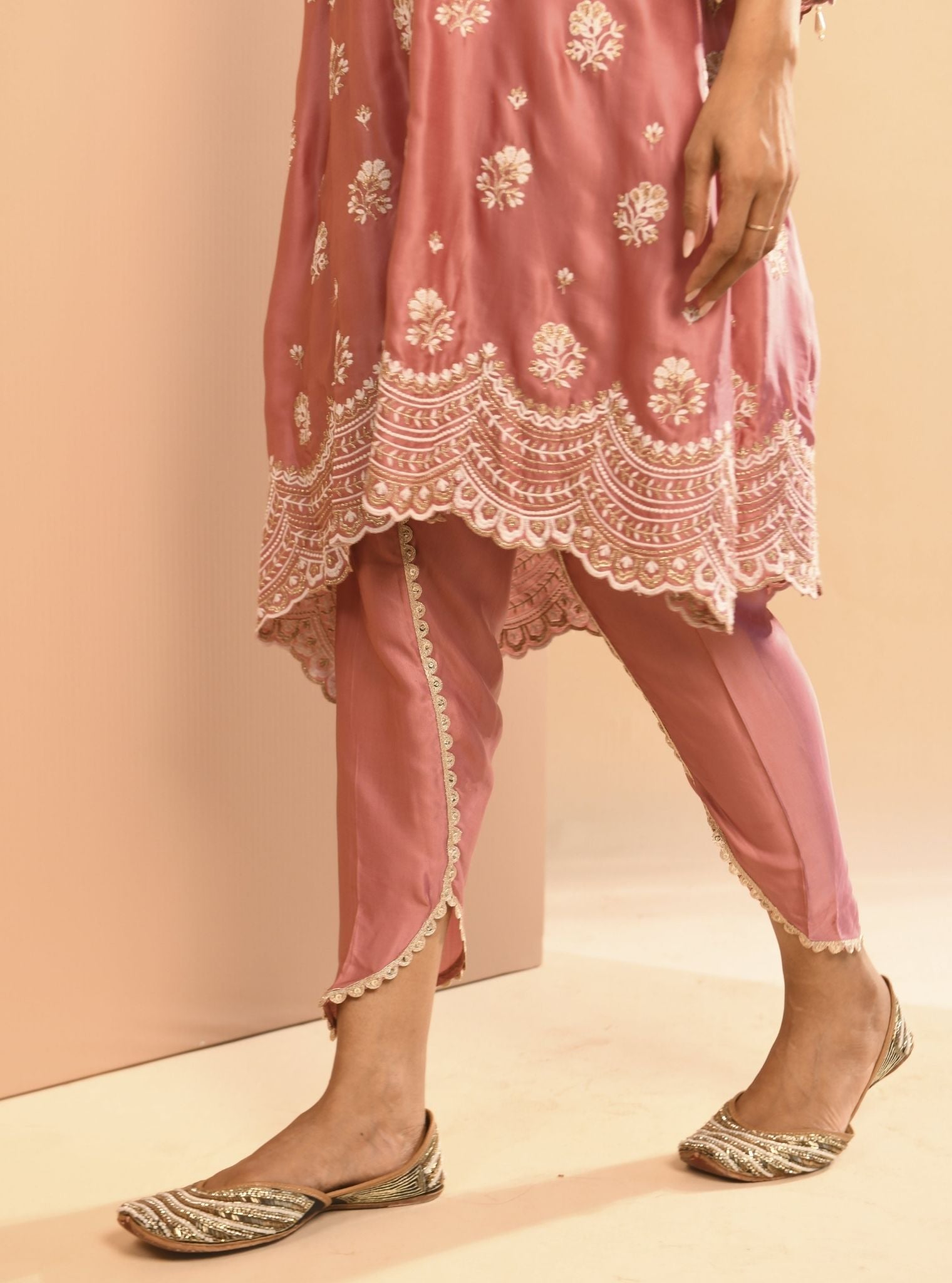 Pin by Samia Mughal on trousers | Womens pants design, Pant plazo design,  Women trousers design