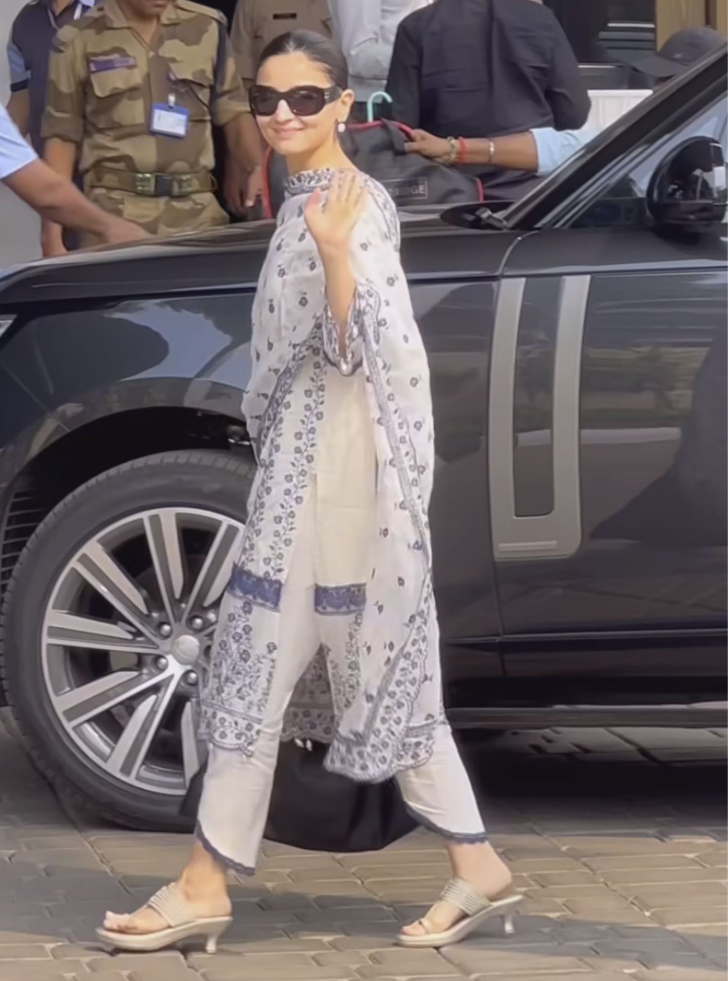 Mulmul Carvi Off white Dupatta main image 1