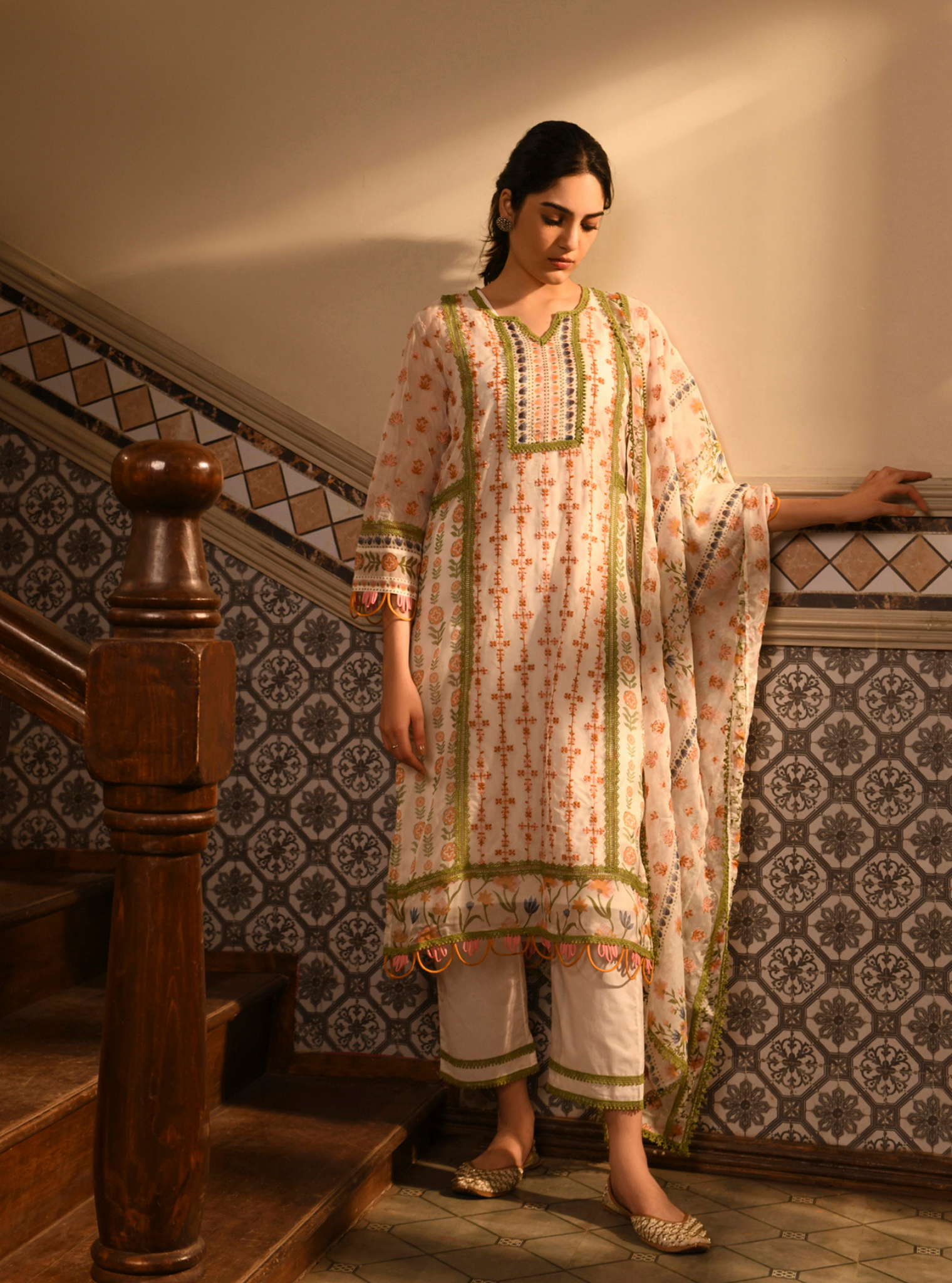 Mulmul Organza Padmini White Kurta With Mulmul Cotton Padmini White Pant