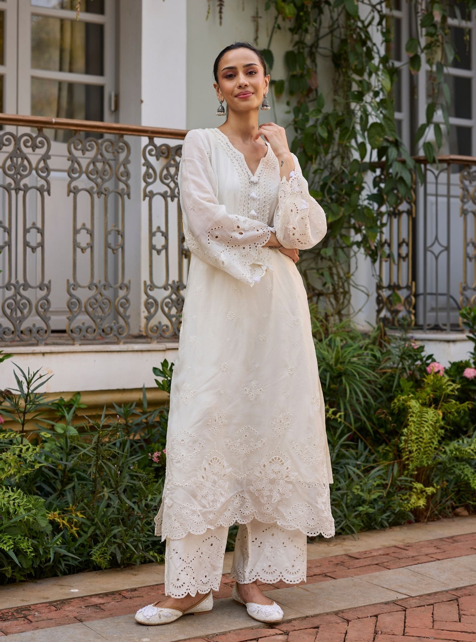 INDACORIFY Hermoso Kurti de rayón Bandhej con falda Dupatta INDACORIFY Hermoso Kurti de rayón Bandhej con falda Dupatta