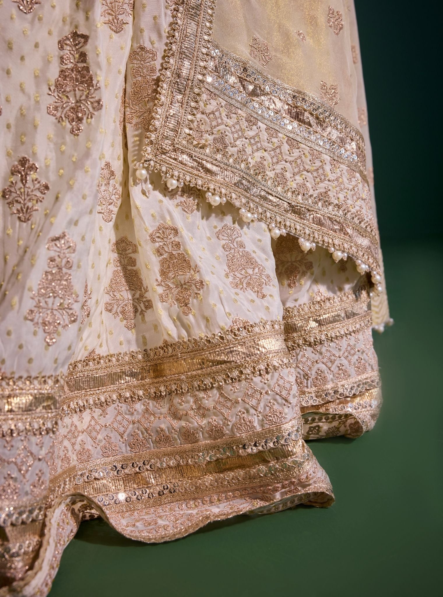 Mulmul Banarsi Rang Off White Lehenga