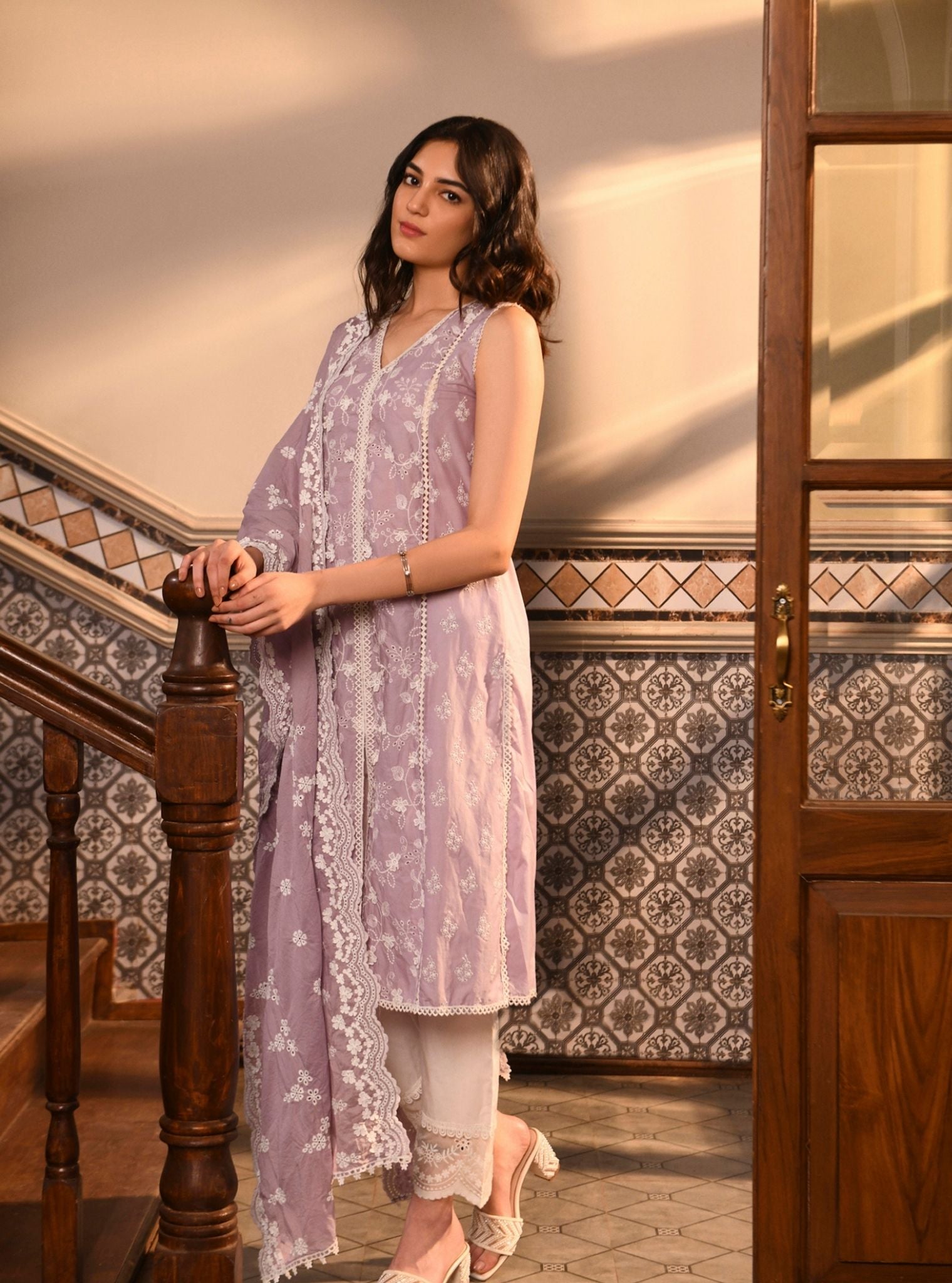 Mulmul Cotton Ensi Lilac Kurta With Mulmul Cotton Organza Scallop Border White Pant