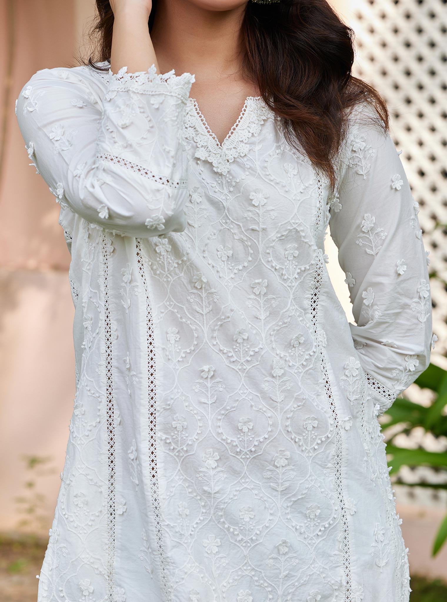 Mulmul Cotton Kainat Off White Kurta with Mulmul Cotton Naksh Off White Pant