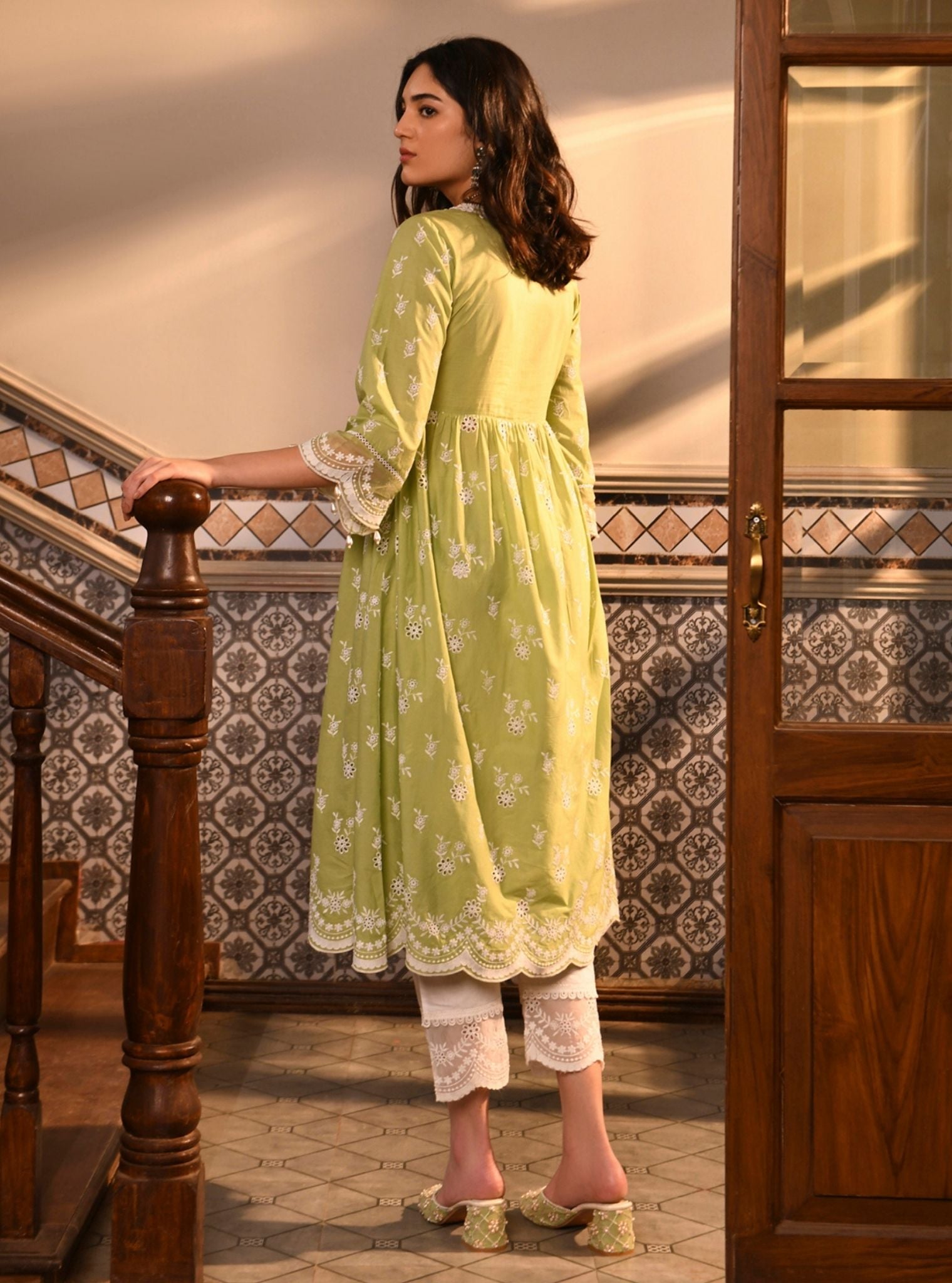 Mulmul Cotton Afarin Light Green Kurta With Mulmul Cotton Organza Scallop Border White Pant