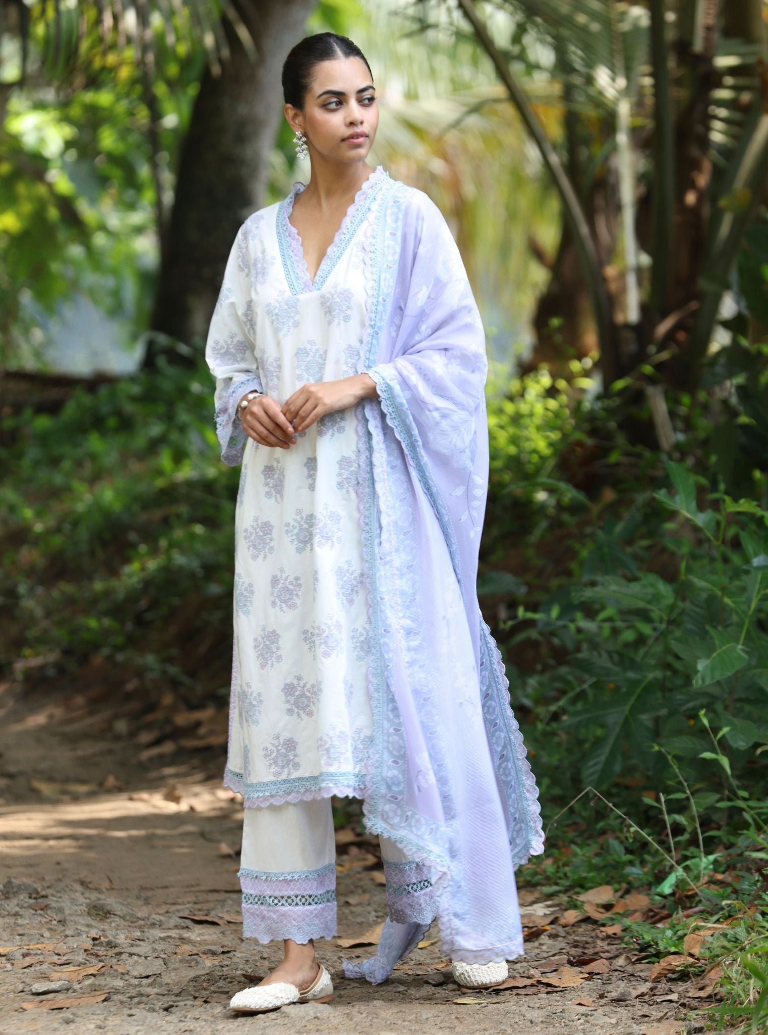 Mulmul Cotton Arasi White Kurta With Mulmul Cotton Arasi White Pant