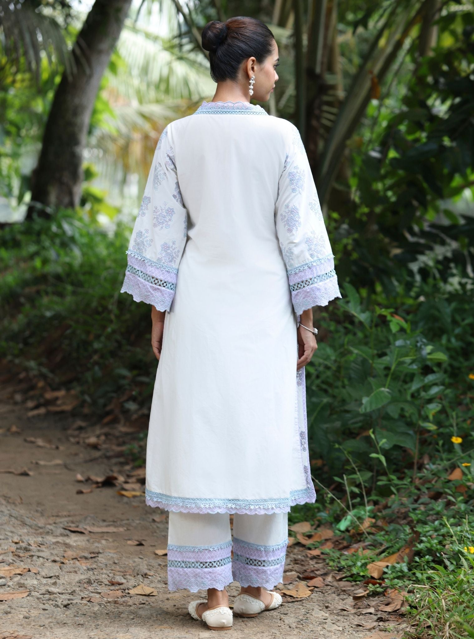 Mulmul Cotton Arasi White Kurta With Mulmul Cotton Arasi White Pant