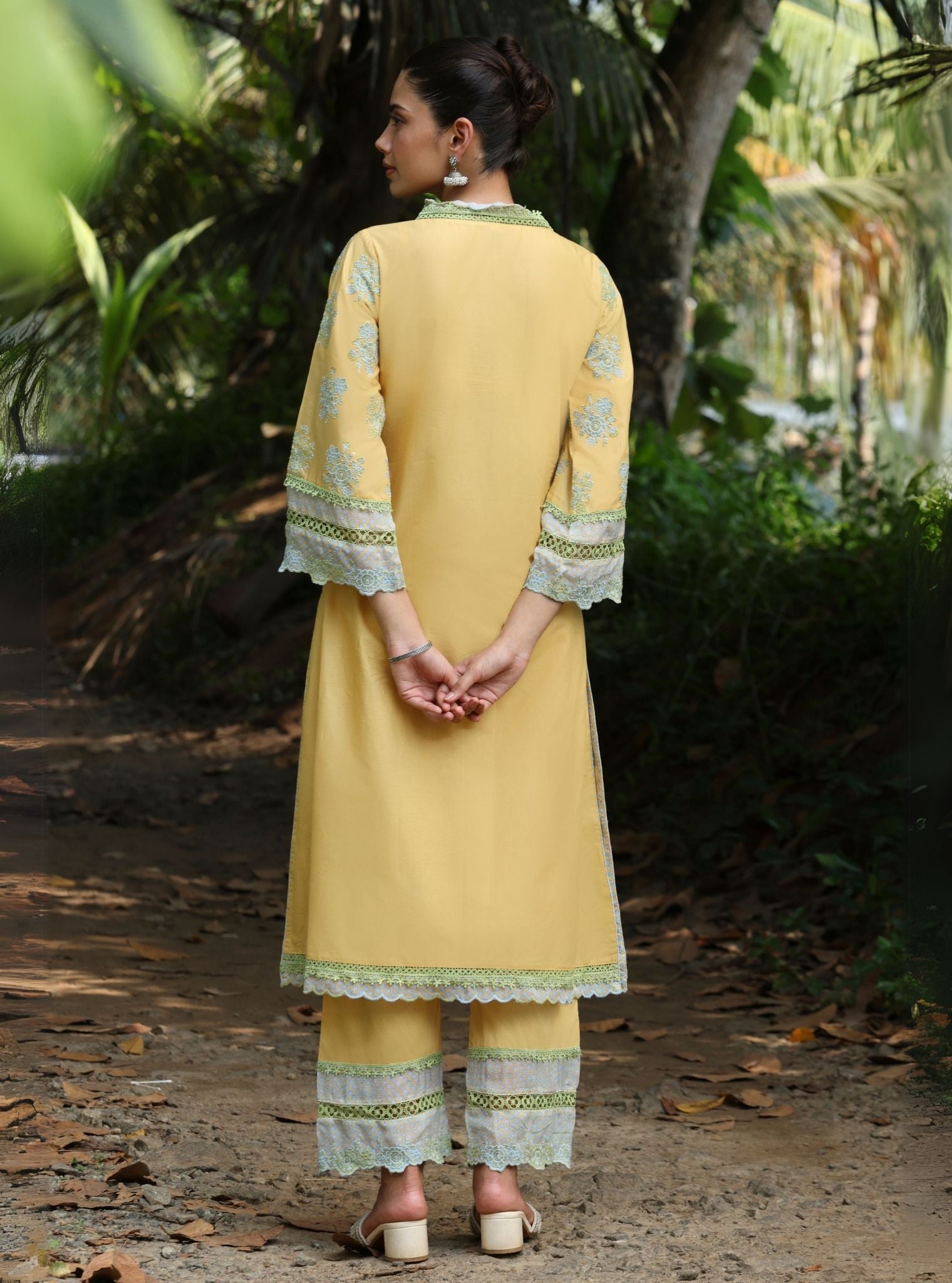 Mulmul Cotton Arasi Yellow Kurta With Mulmul Cotton Arasi Yellow Pant