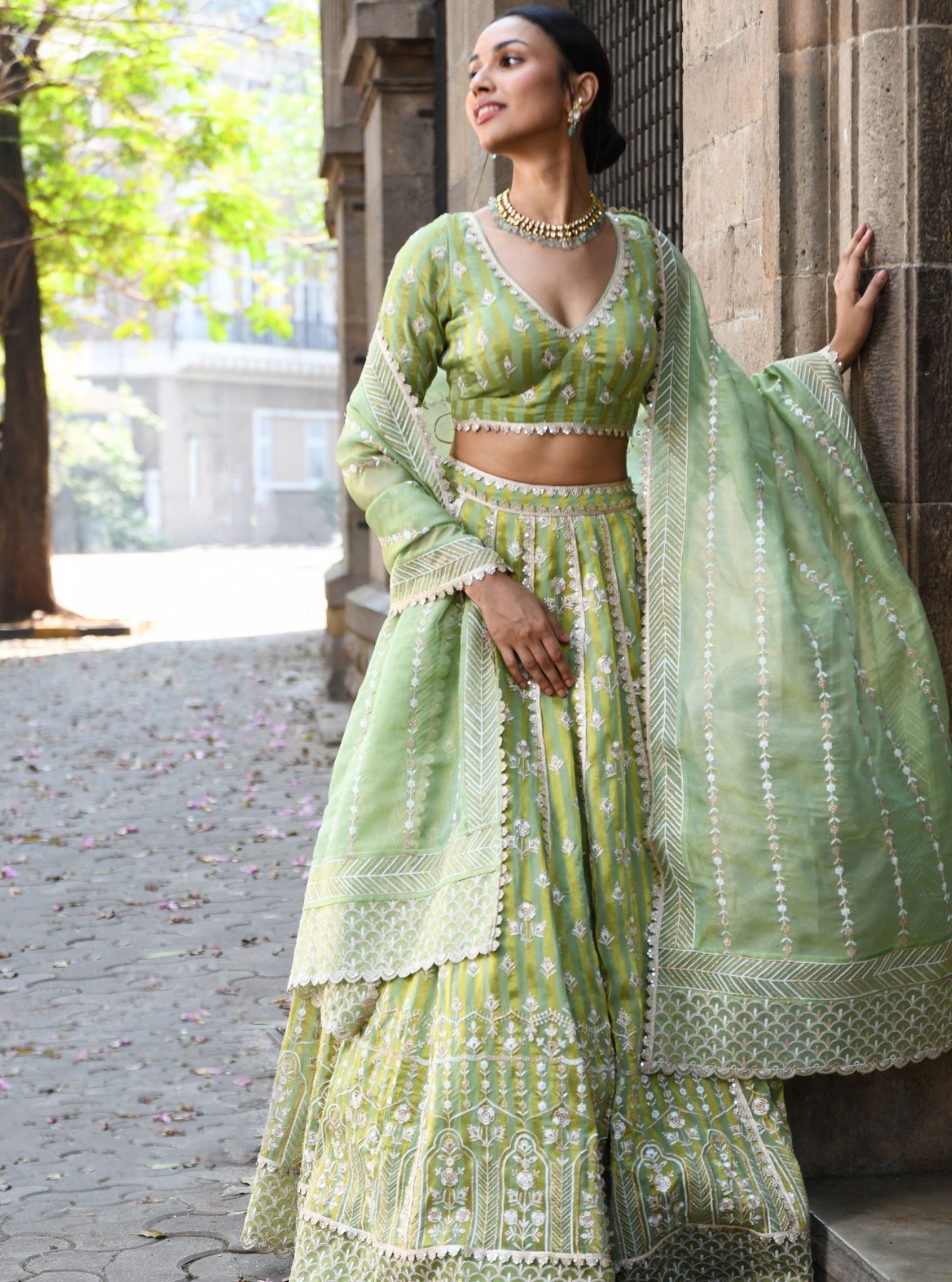 Georgette Zari Ladies Green Half Sleeve Blouse, Size: 32 at Rs 250/piece in  Surat