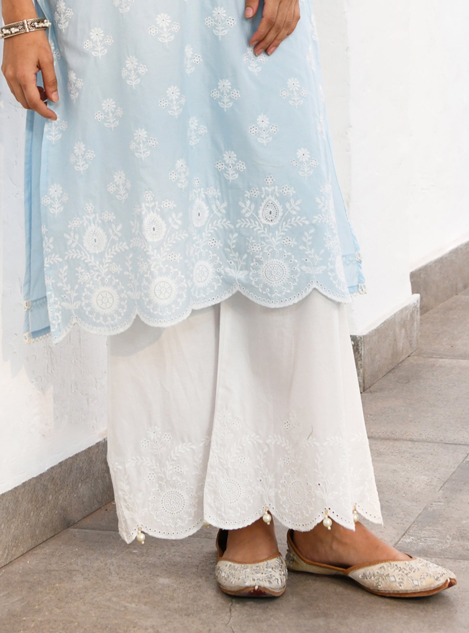 Mulmul Cotton Arpora Blue Kurta With Mulmul Cotton Arpora White Pant