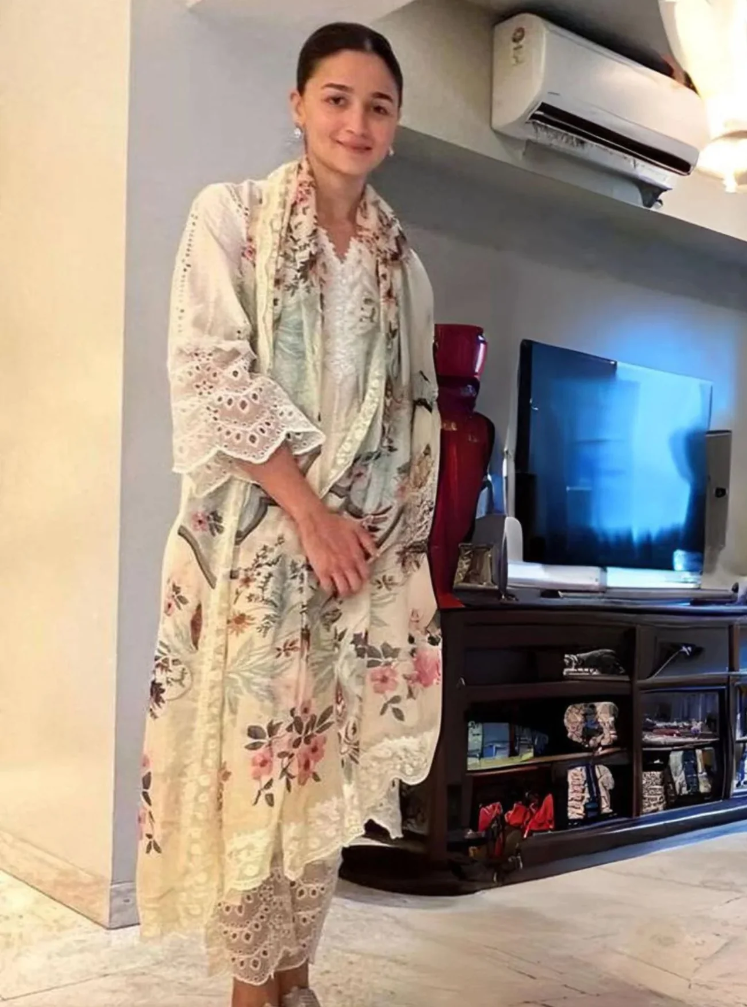 Mulmul Pima Vachi Off White Kurta with Mulmul Pima Vachi Off White Pant