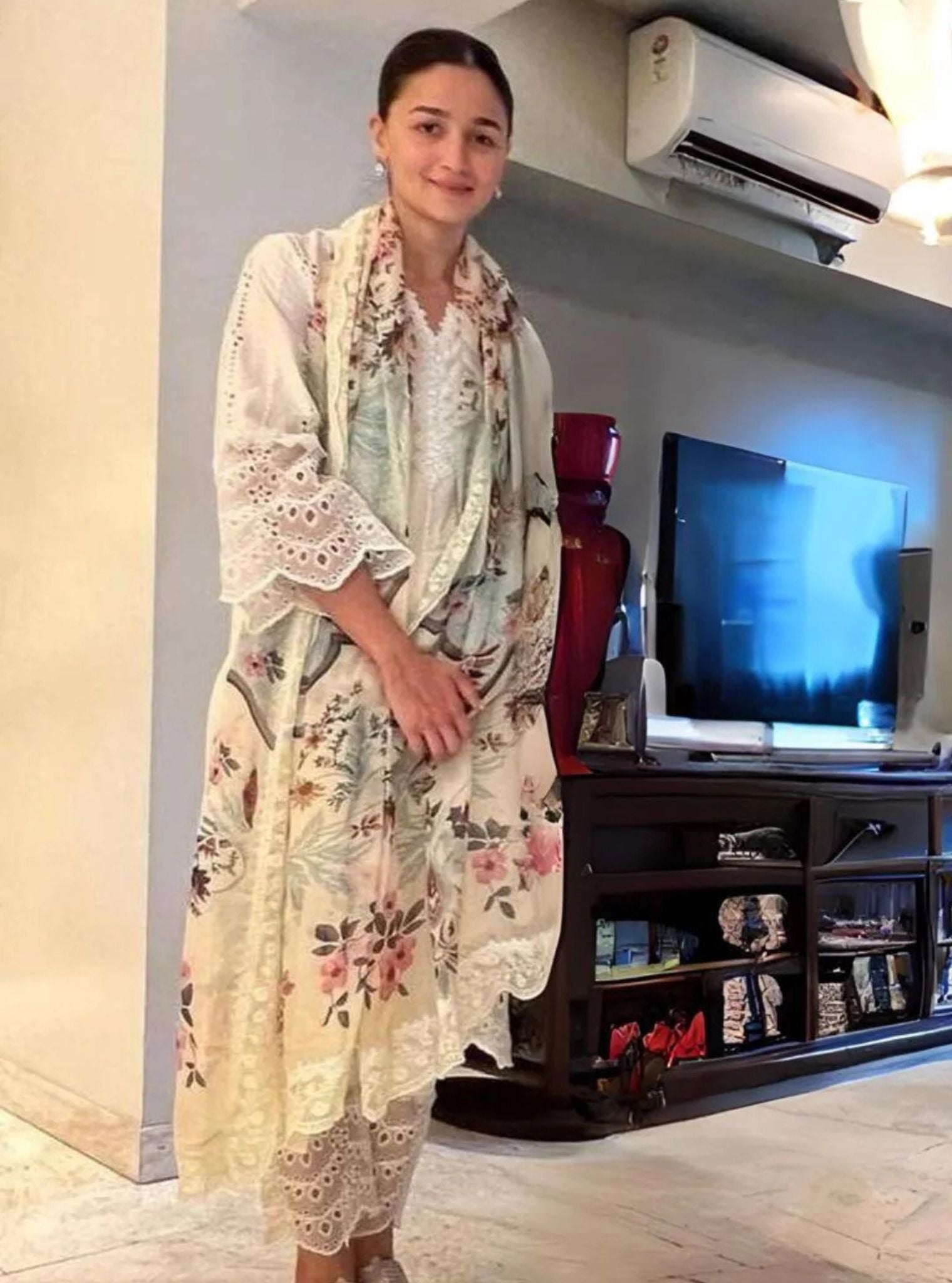 Mulmul Pima Vachi Off White Kurta with Mulmul Pima Vachi Off White Pant
