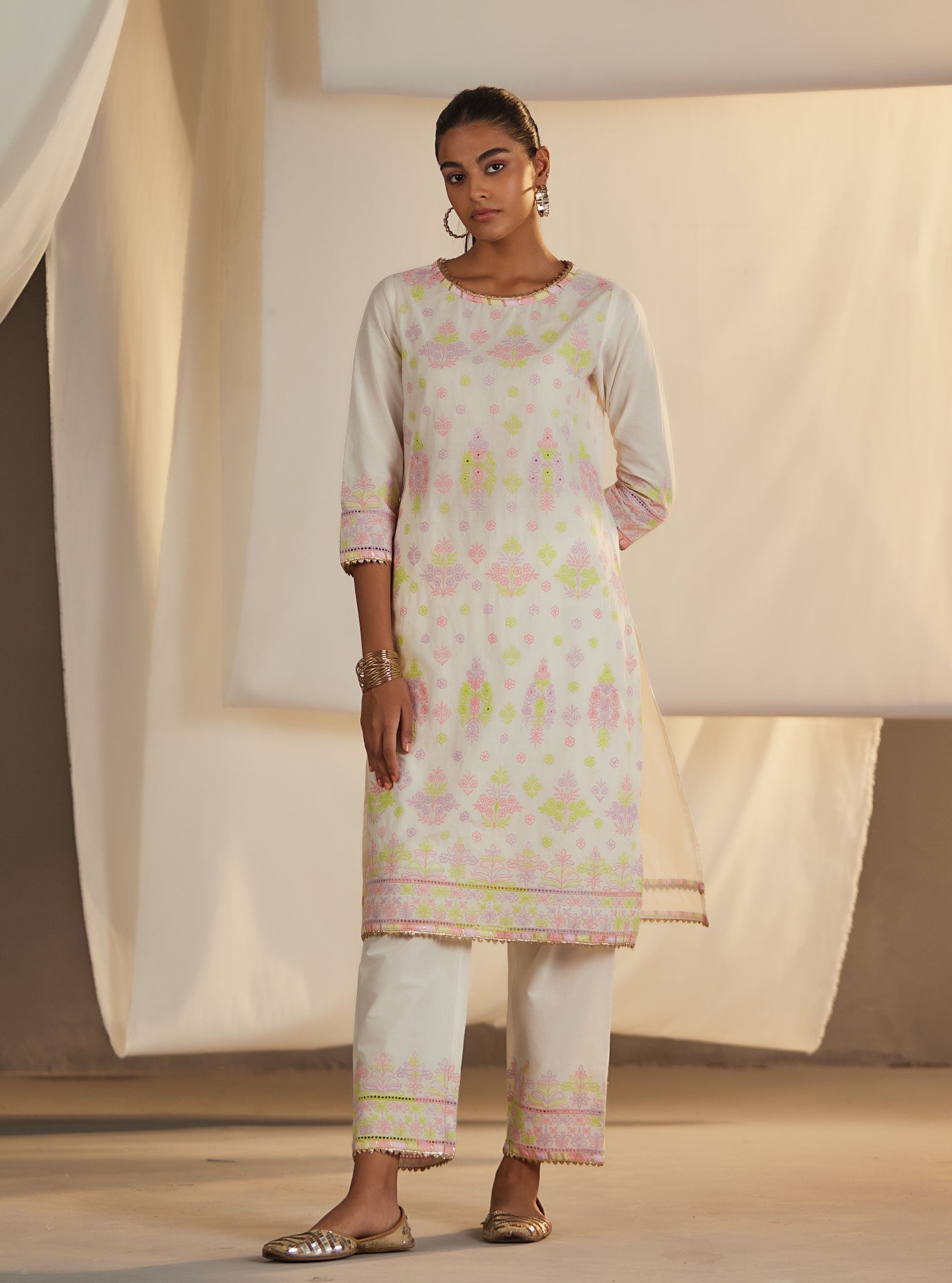 Mulmul Cotton Zahava Off White/Lilac Kurta With Zahava Off White/Lilac Pant