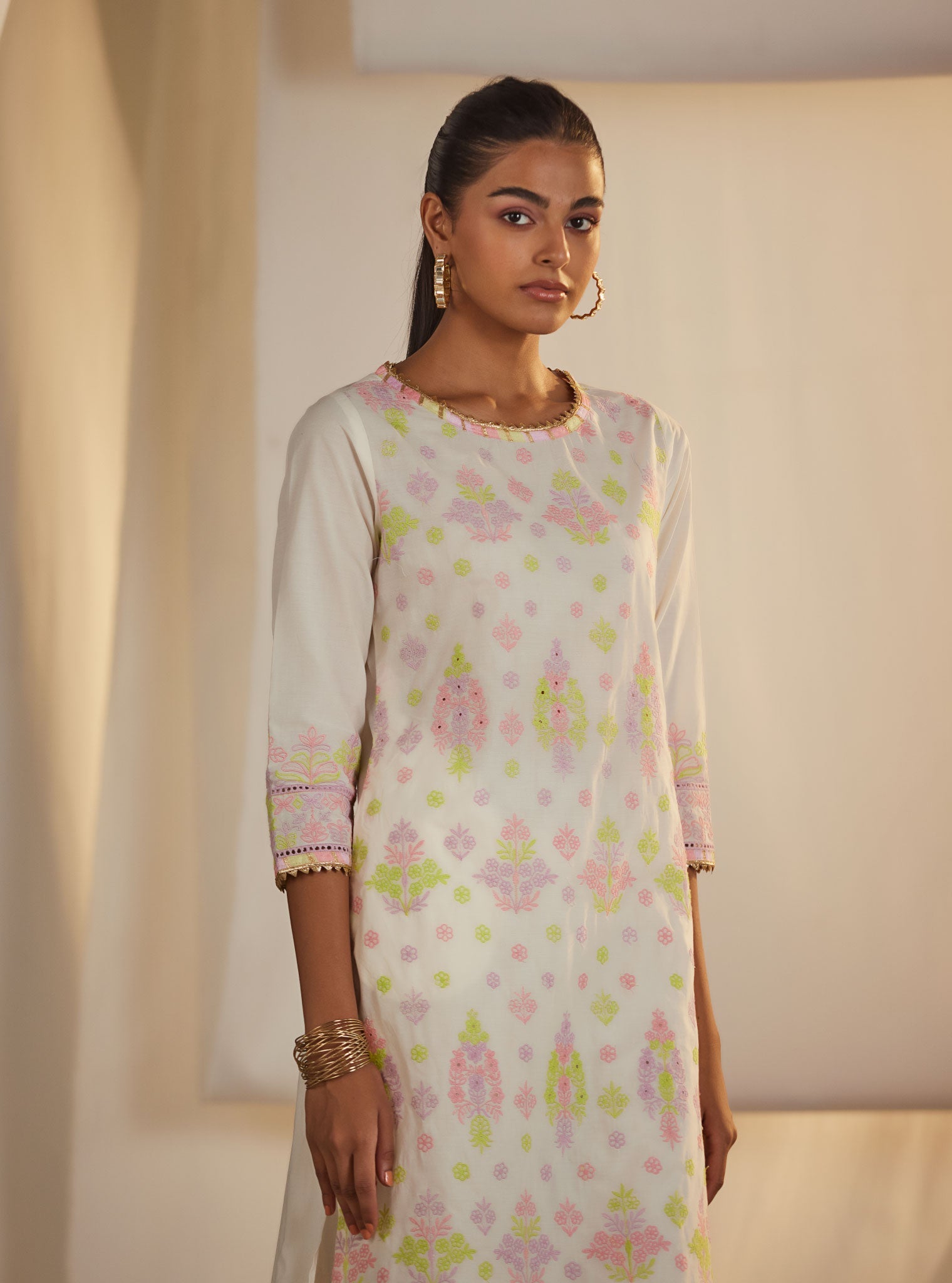 Mulmul Cotton Zahava Off White/Lilac Kurta With Zahava Off White/Lilac Pant