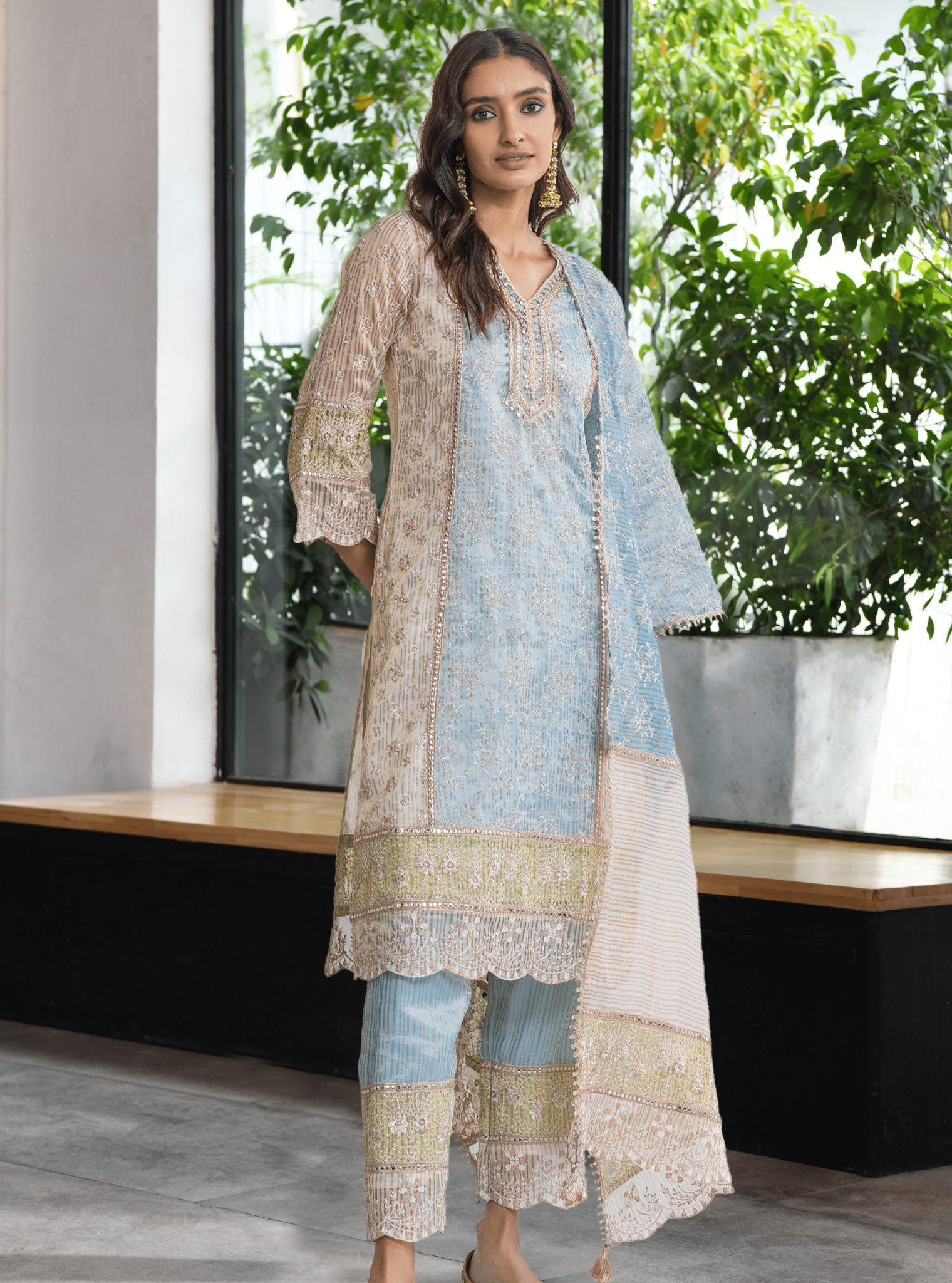 Mulmul Banarsi Aboli Blue Kurta With Mulmul Banarsi Aboli Blue Pant