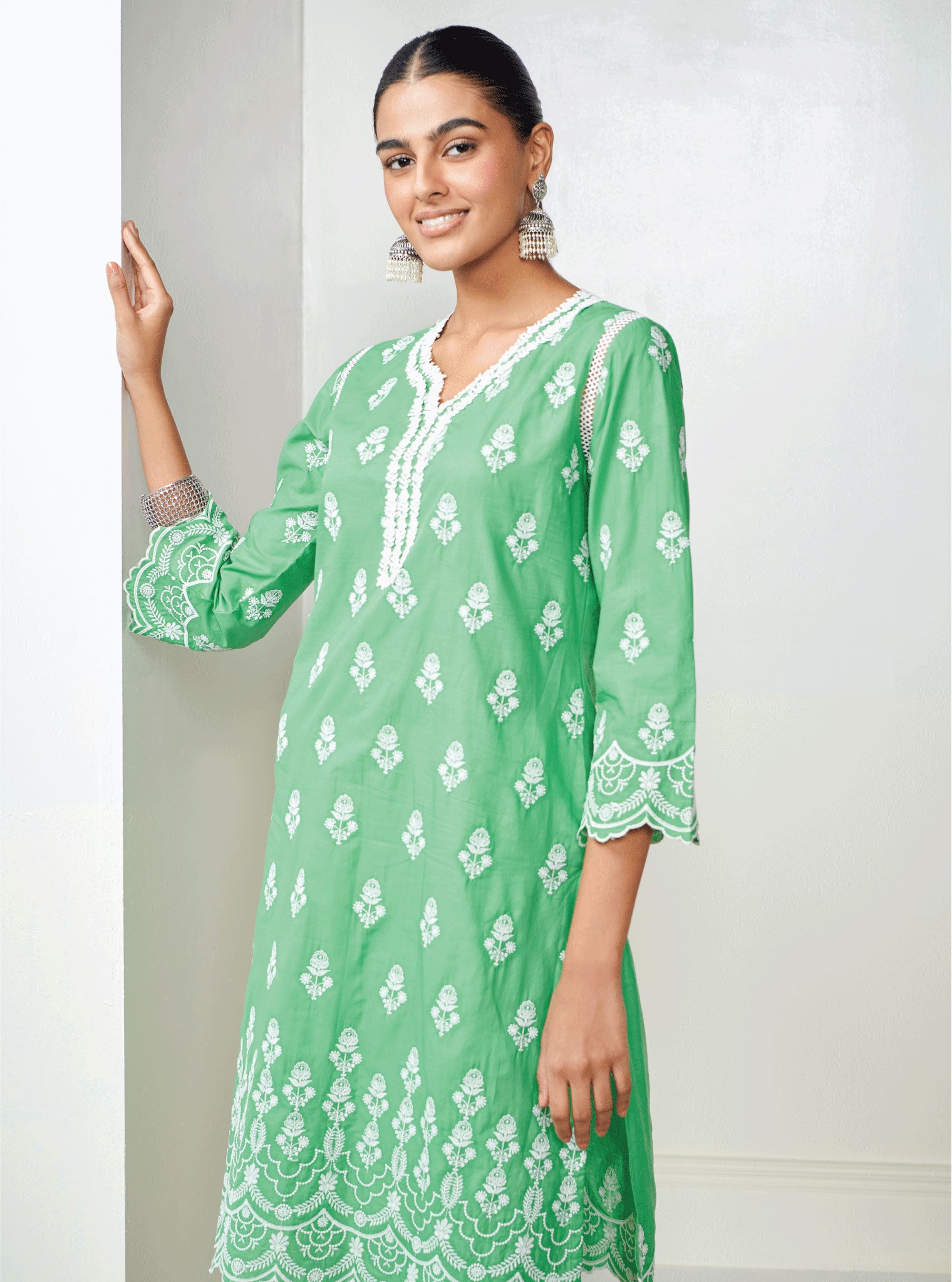 Mulmul Cotton Keily Green Kurta With Mulmul Cotton Diagonal Pintuck White Pant