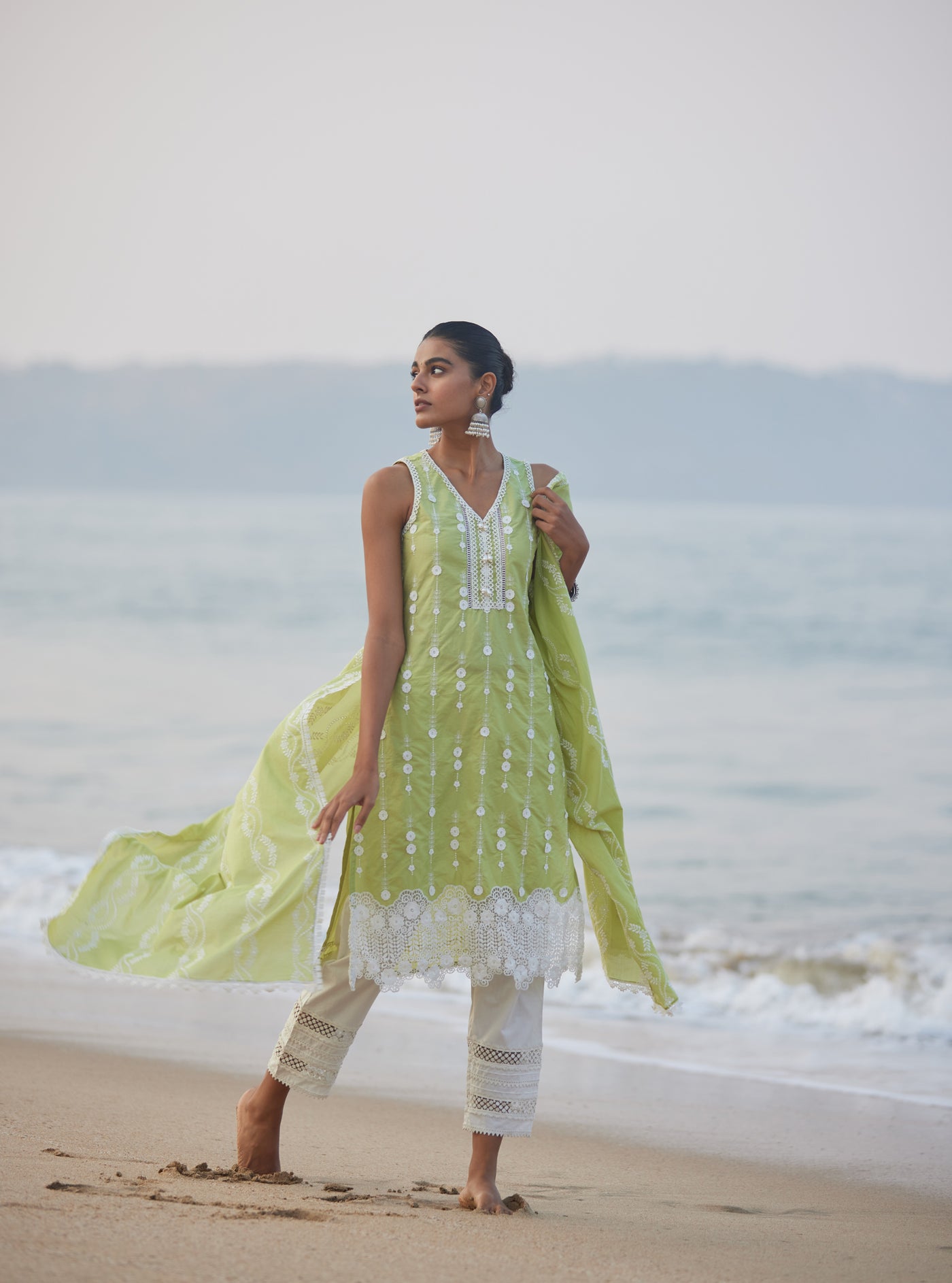 Mulmul Supima Cotton Anashi White Dupatta main image 1