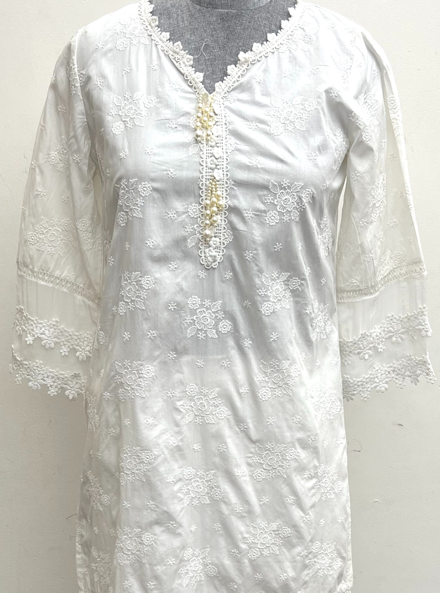 Mulmul Cotton Emmie White Kurta With Mulmul Cotton Diagonal Lace?ÿPants